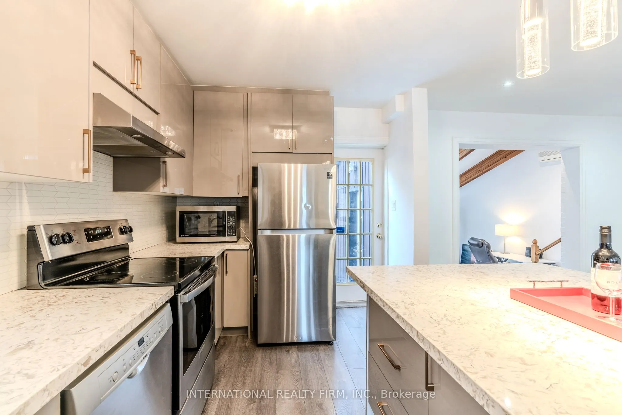 47 Maxwell Avenue, #MainSecondFloors