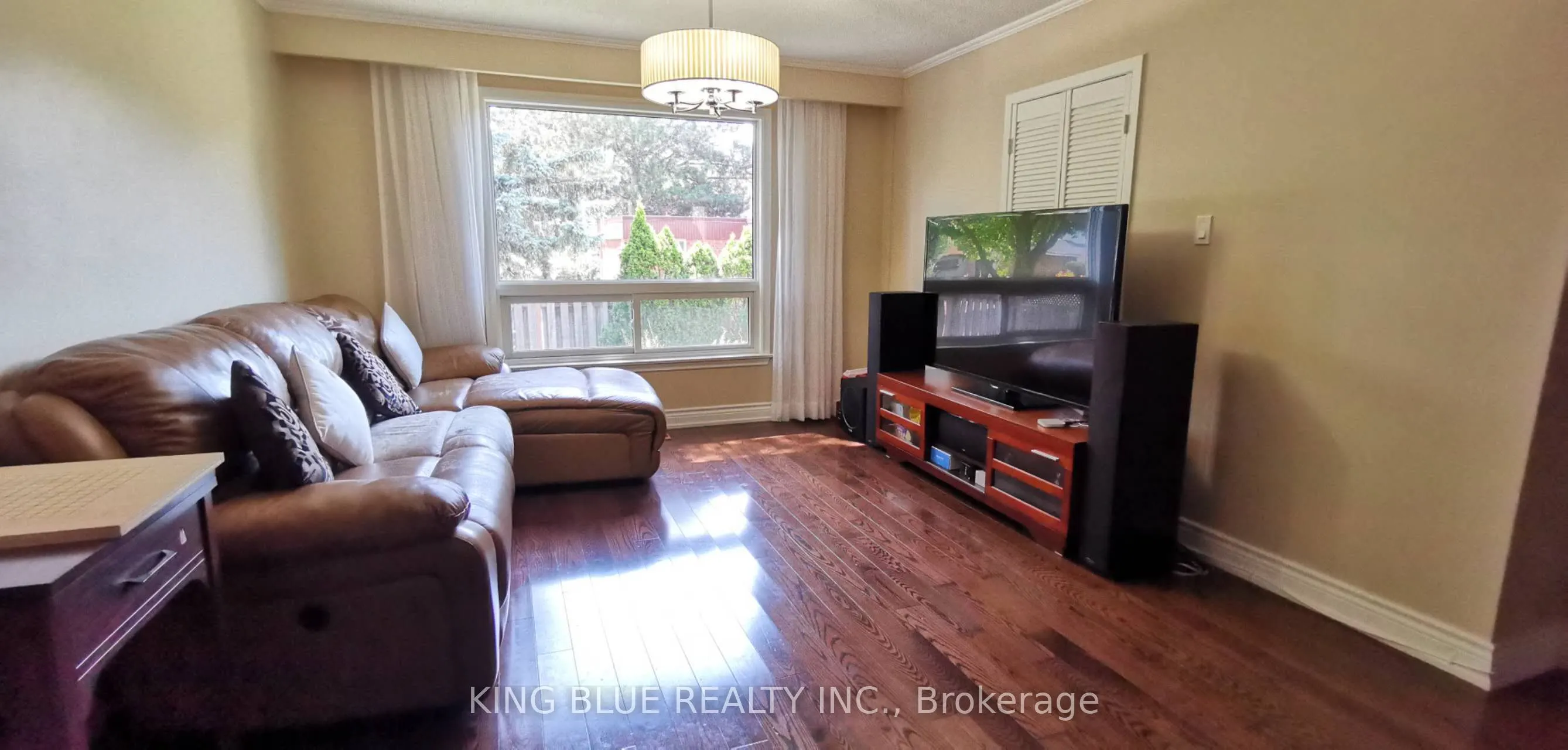 9 Denlow Boulevard