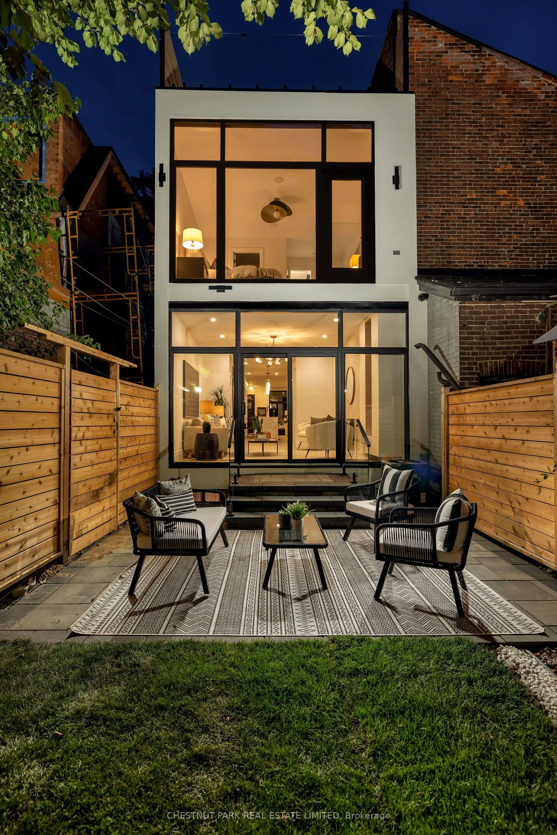 112 Givins Street