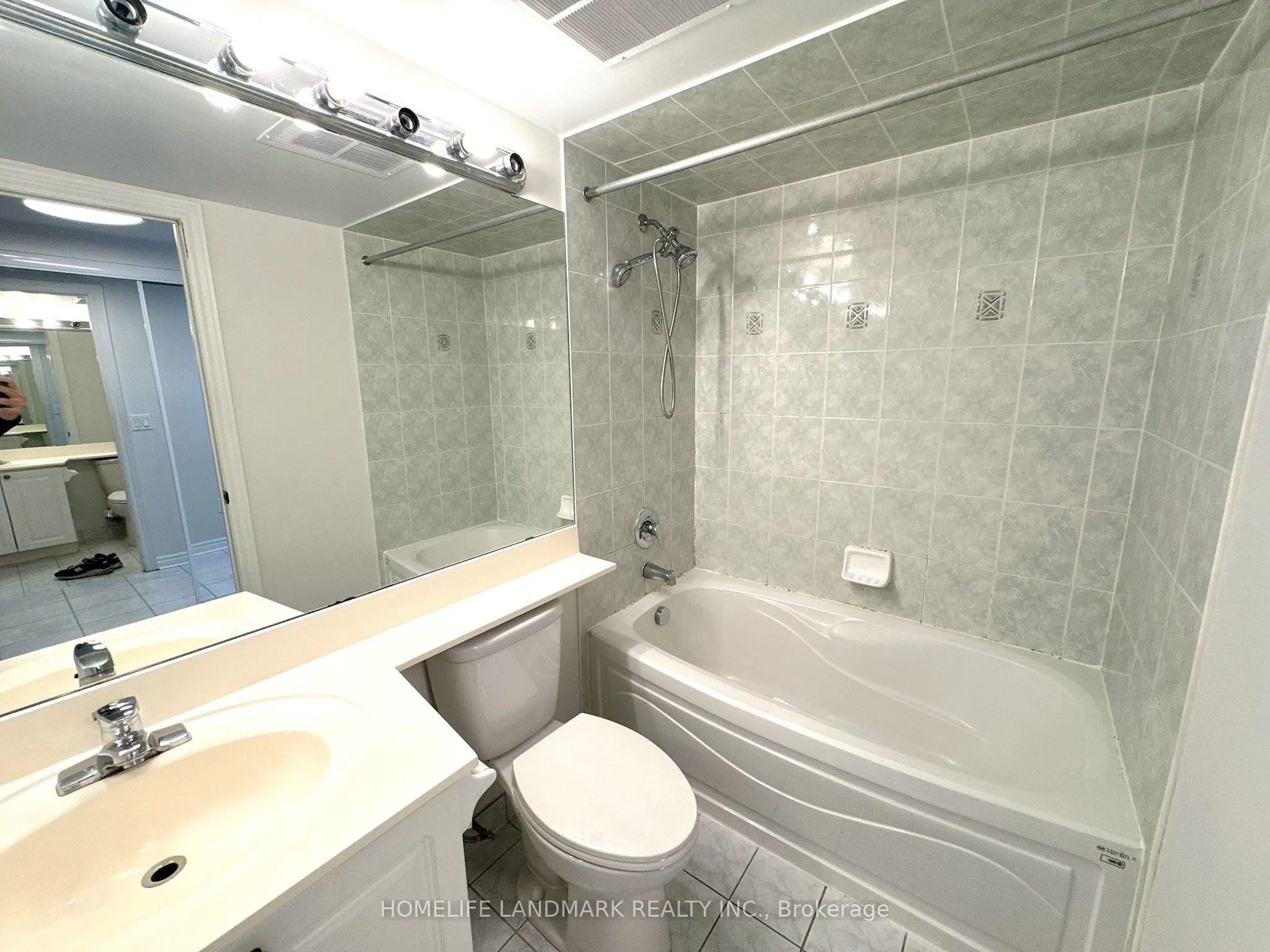 18 Sommerset Way, #511