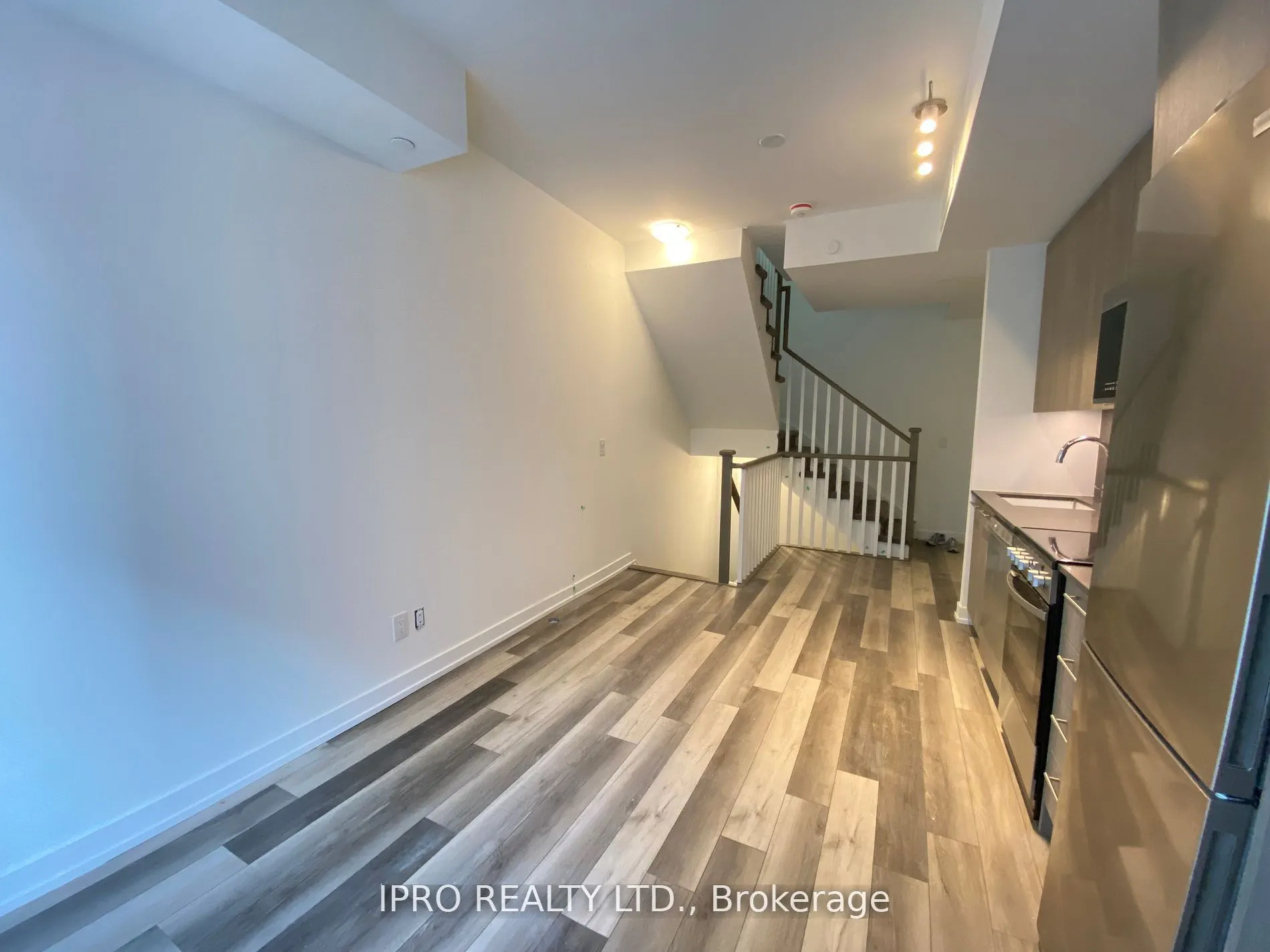 851 Sheppard Avenue W, #33