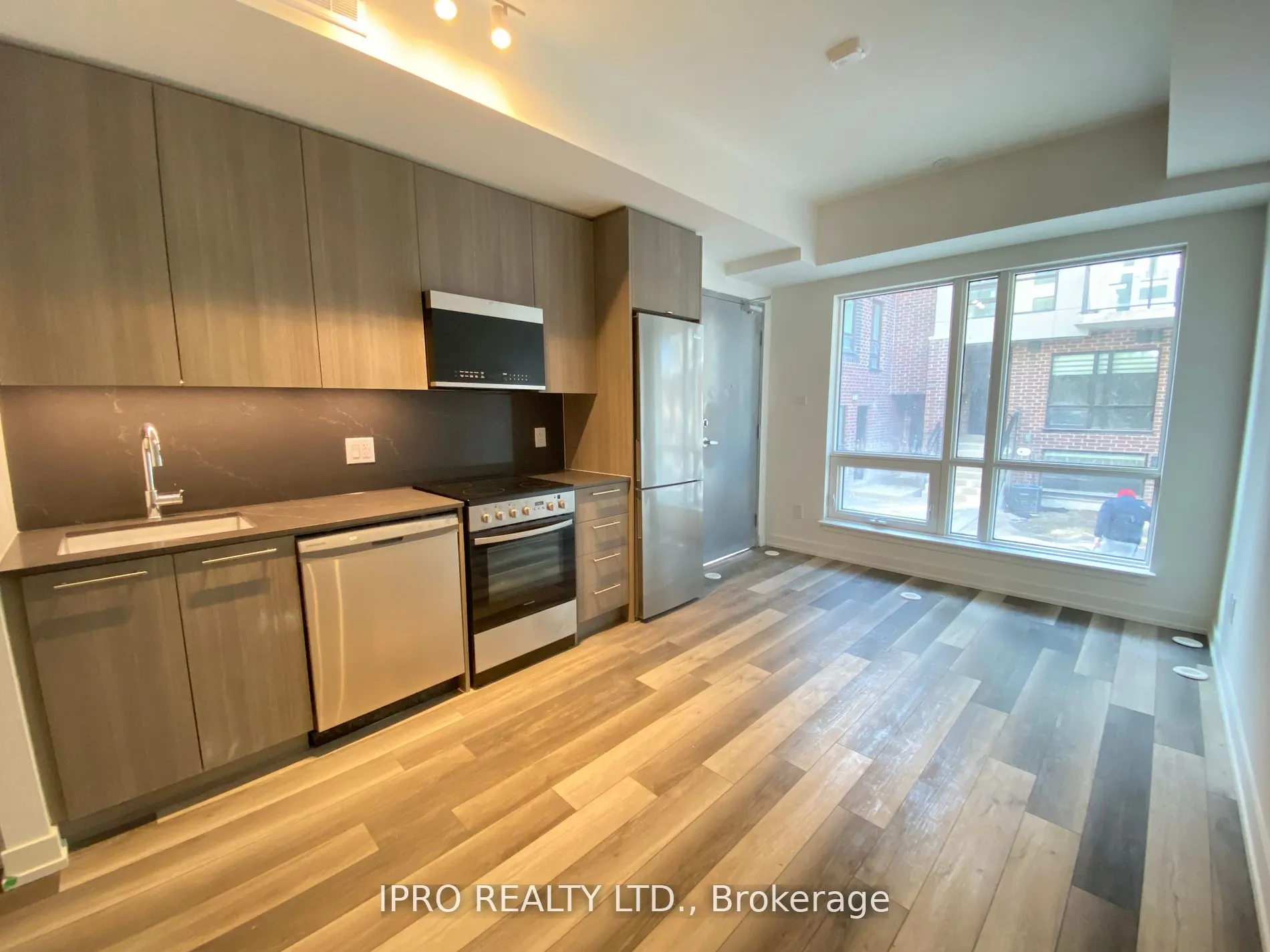 851 Sheppard Avenue W, #33