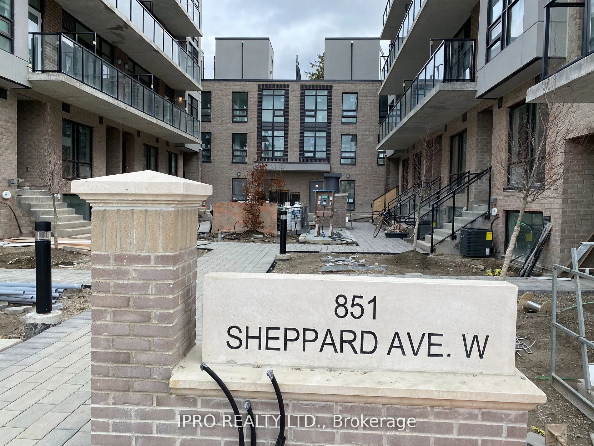 851 Sheppard Avenue W, #33
