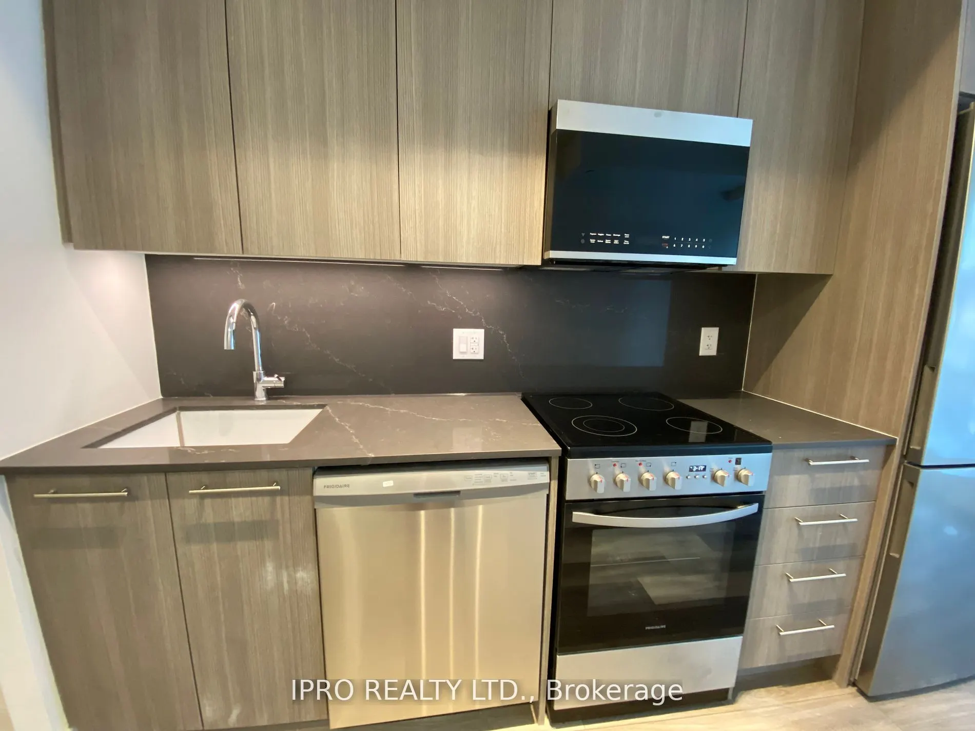 851 Sheppard Avenue W, #33