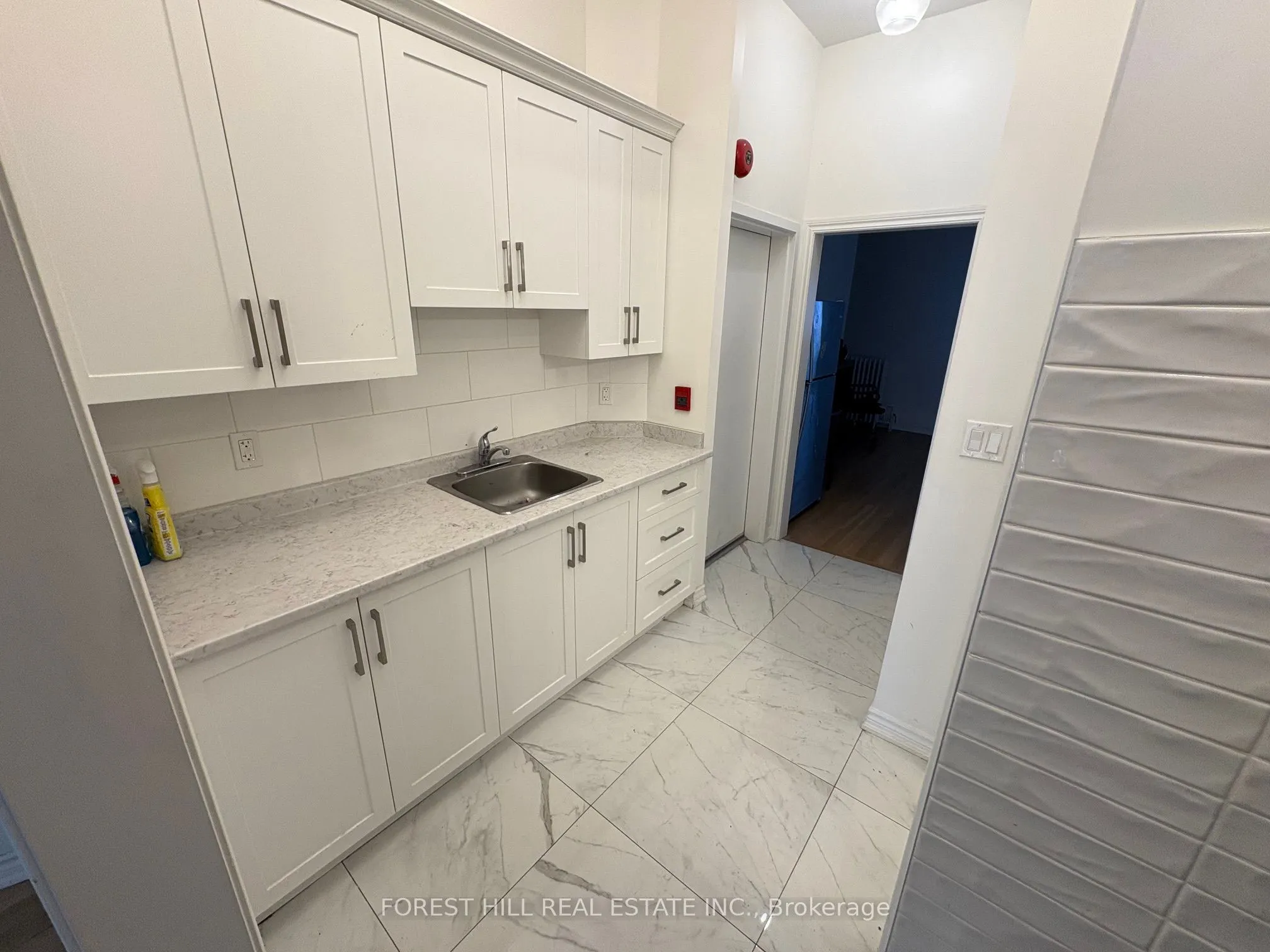 756 Queen Street W, #B