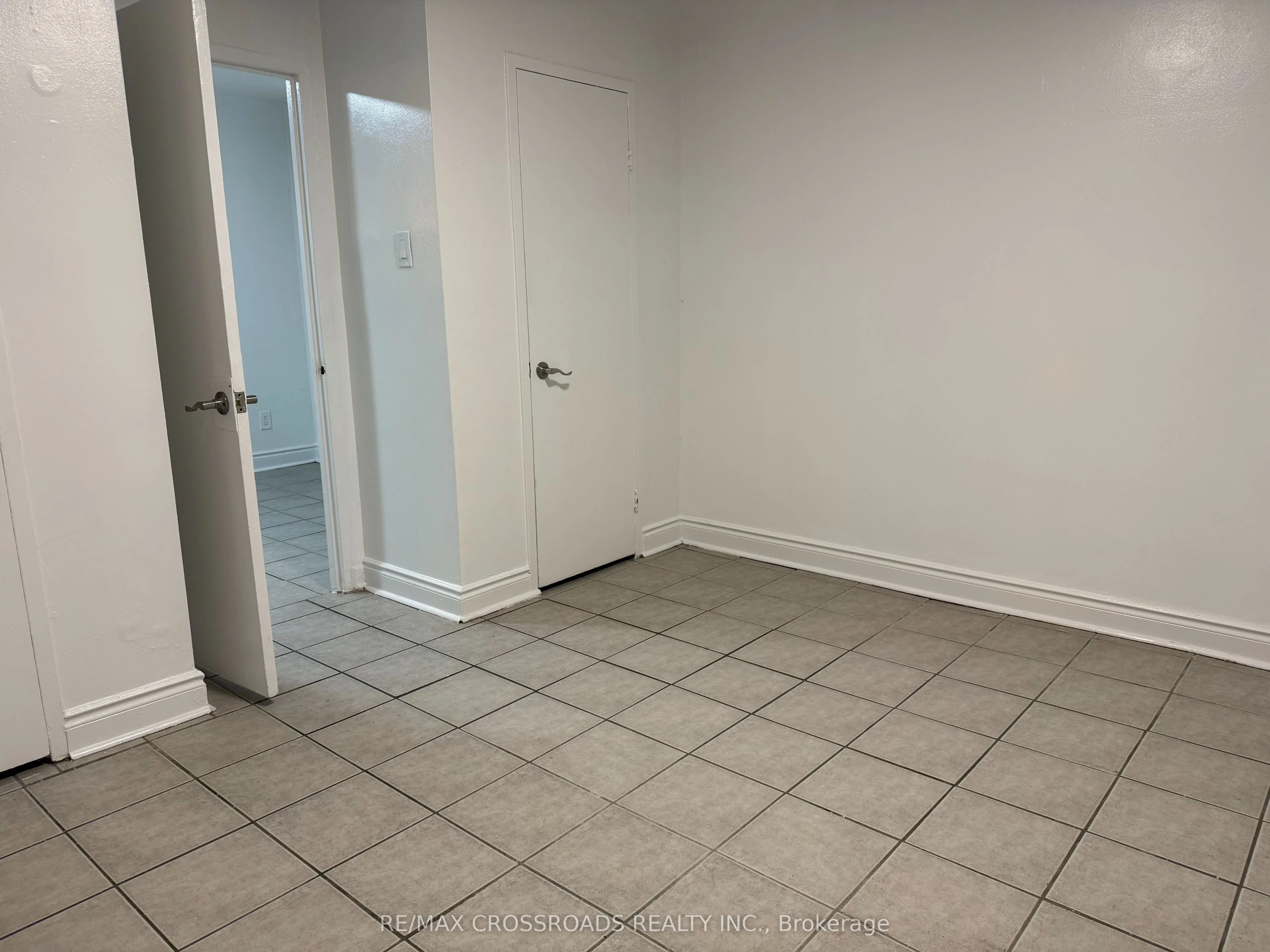 2770 Yonge Street, #B05