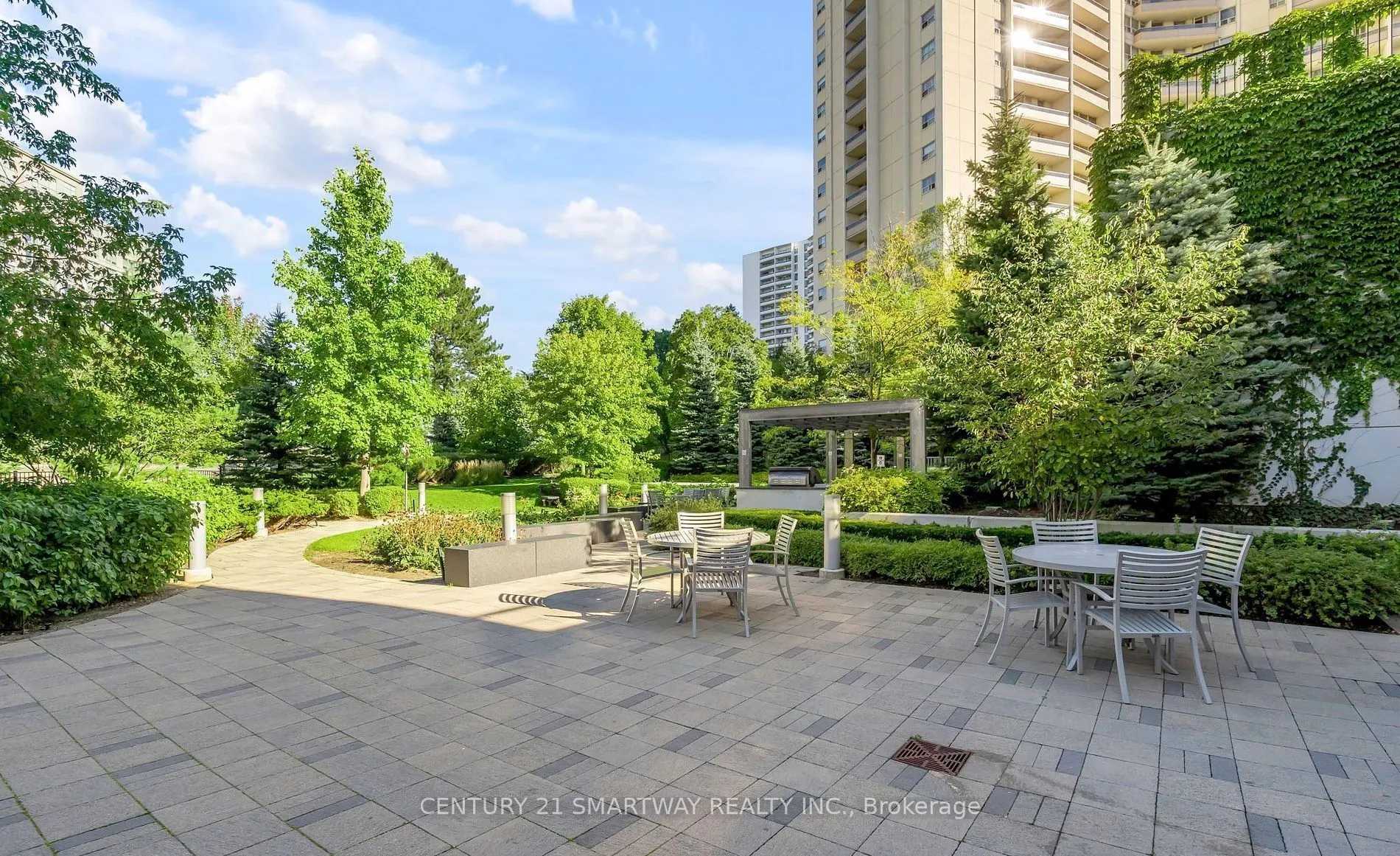 18 Graydon Hall Drive, #905