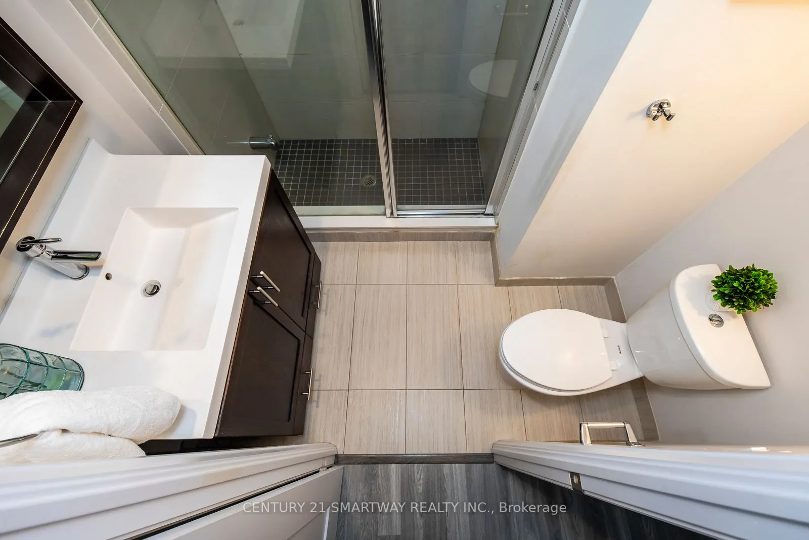 18 Graydon Hall Drive, #905