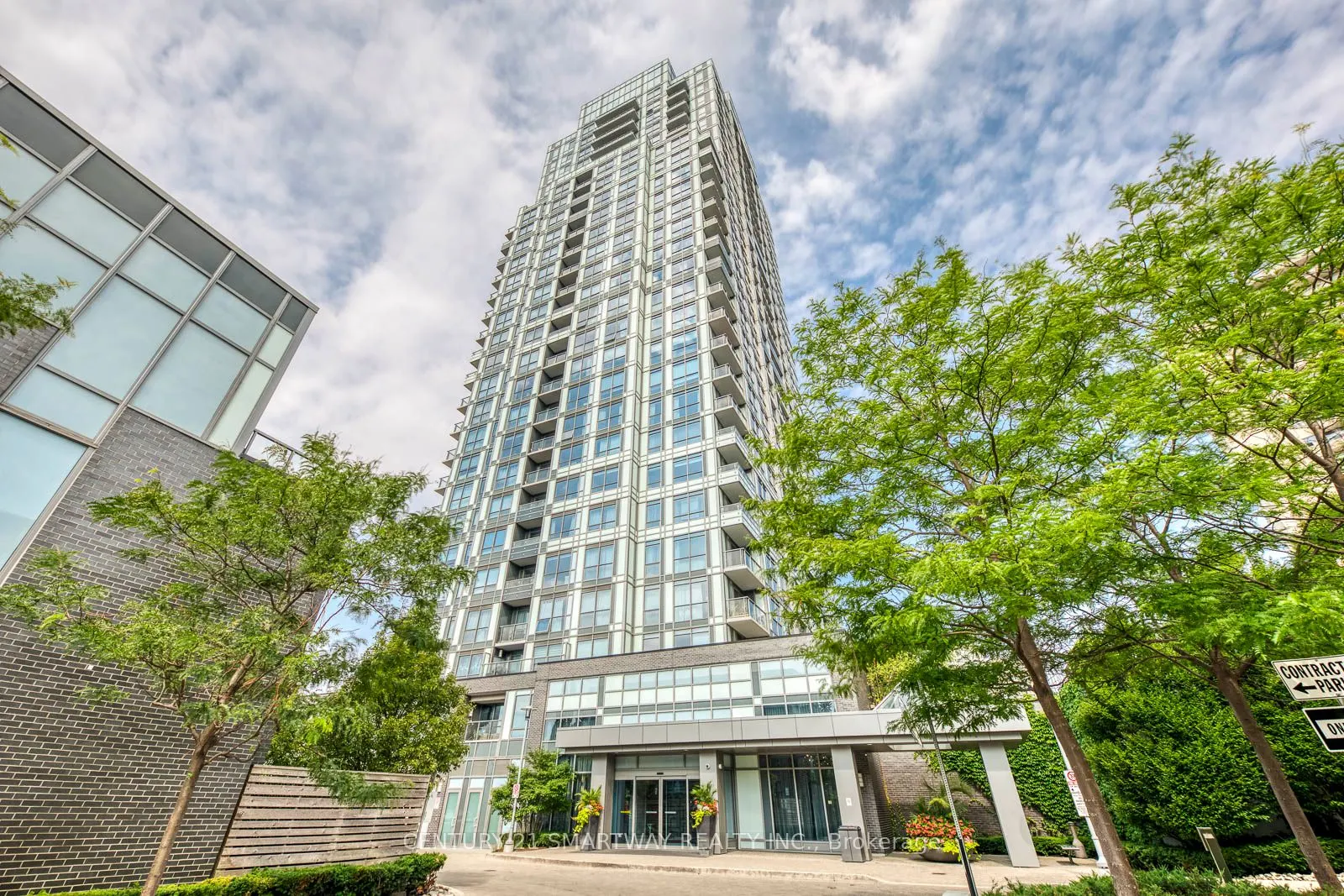18 Graydon Hall Drive, #905