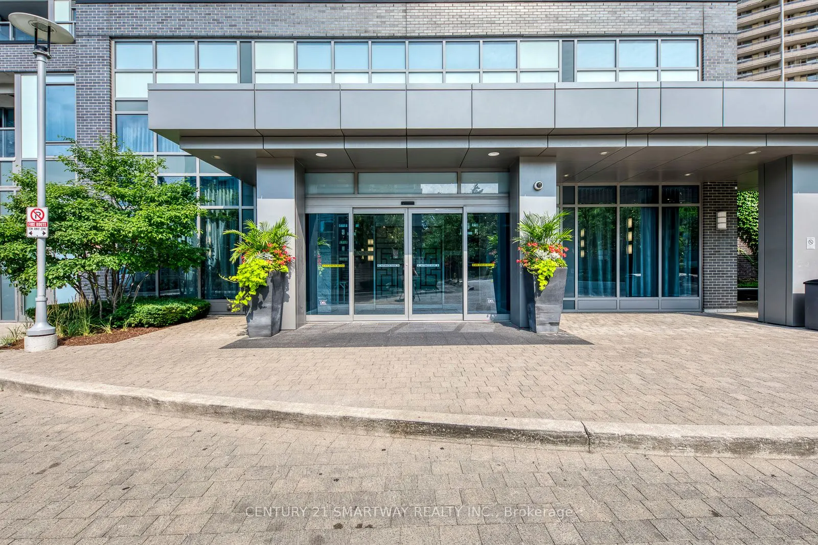 18 Graydon Hall Drive, #905