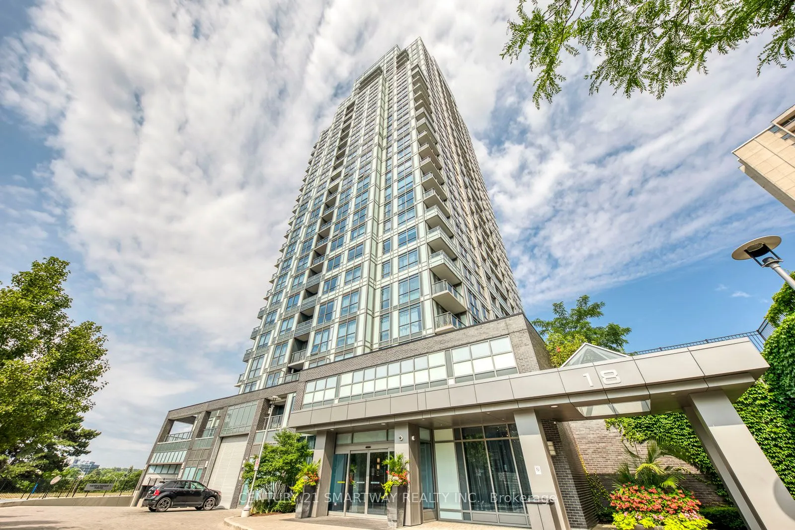 18 Graydon Hall Drive, #905