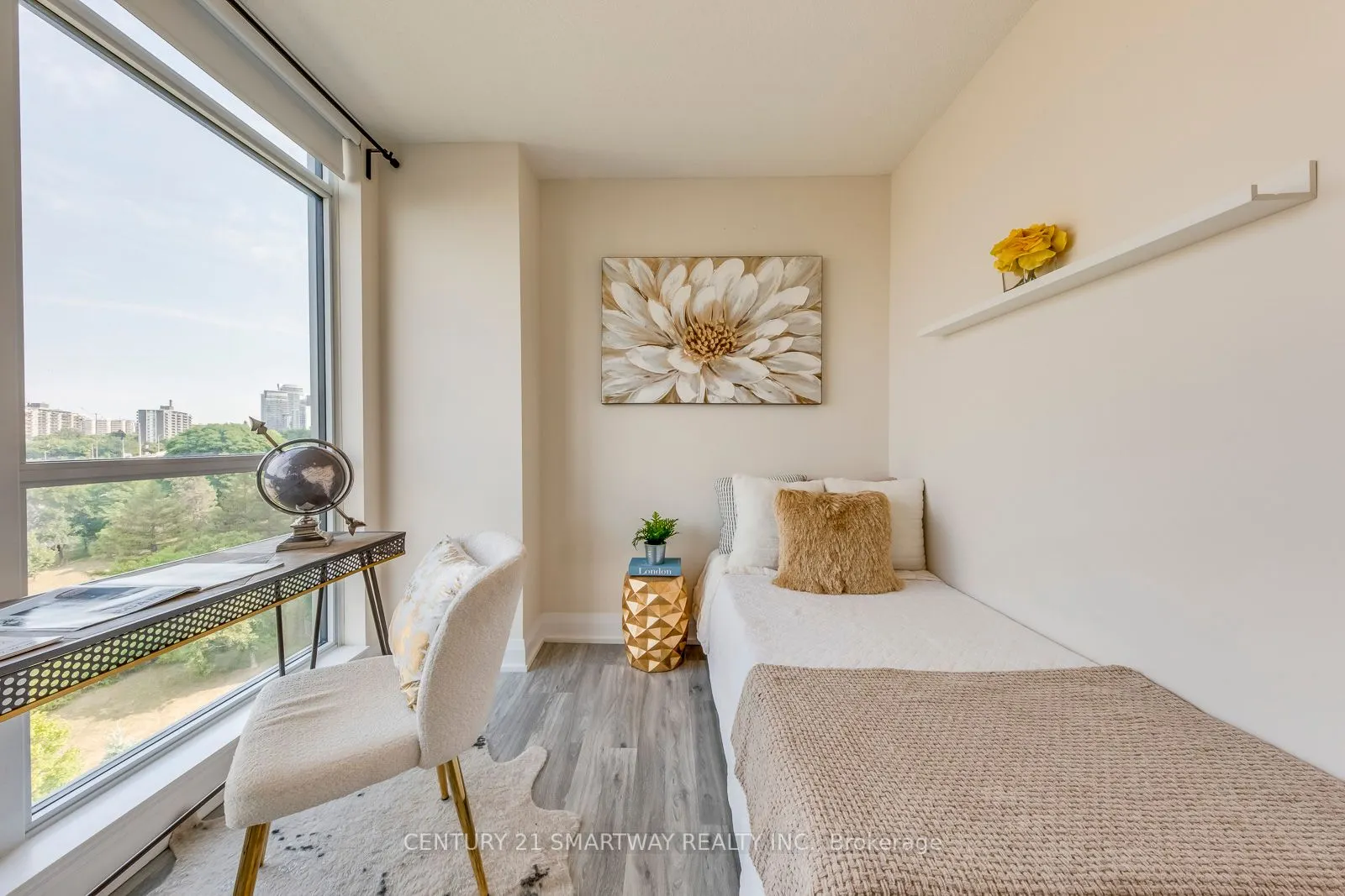 18 Graydon Hall Drive, #905