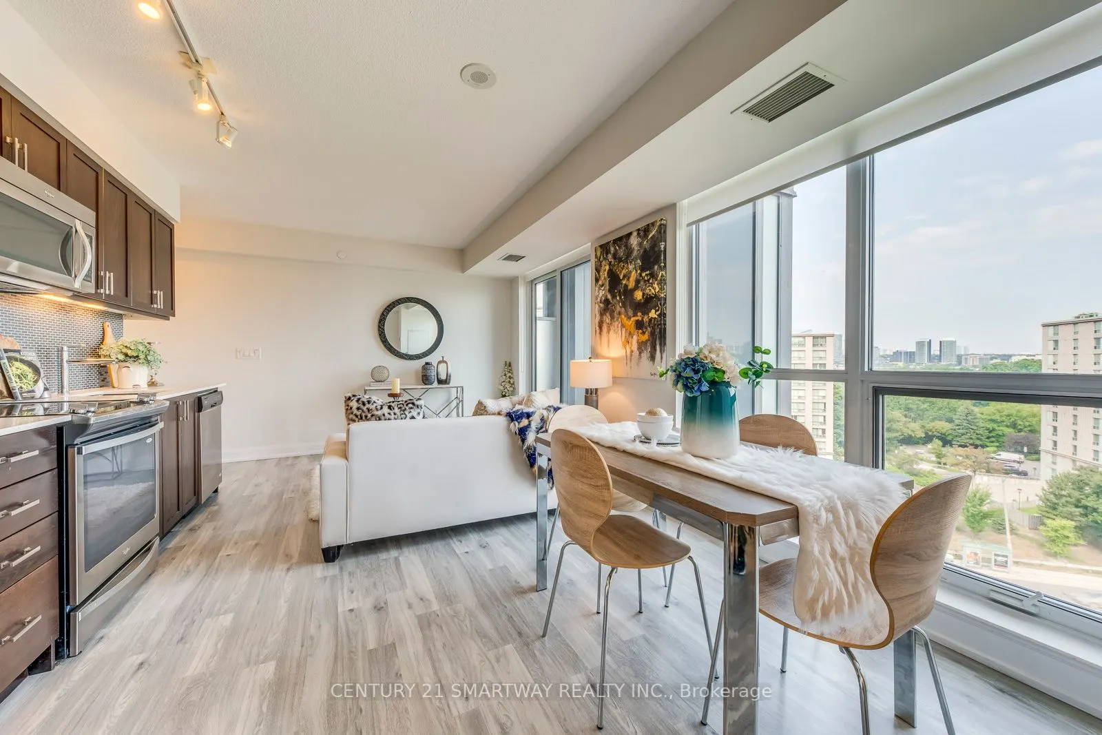 18 Graydon Hall Drive, #905