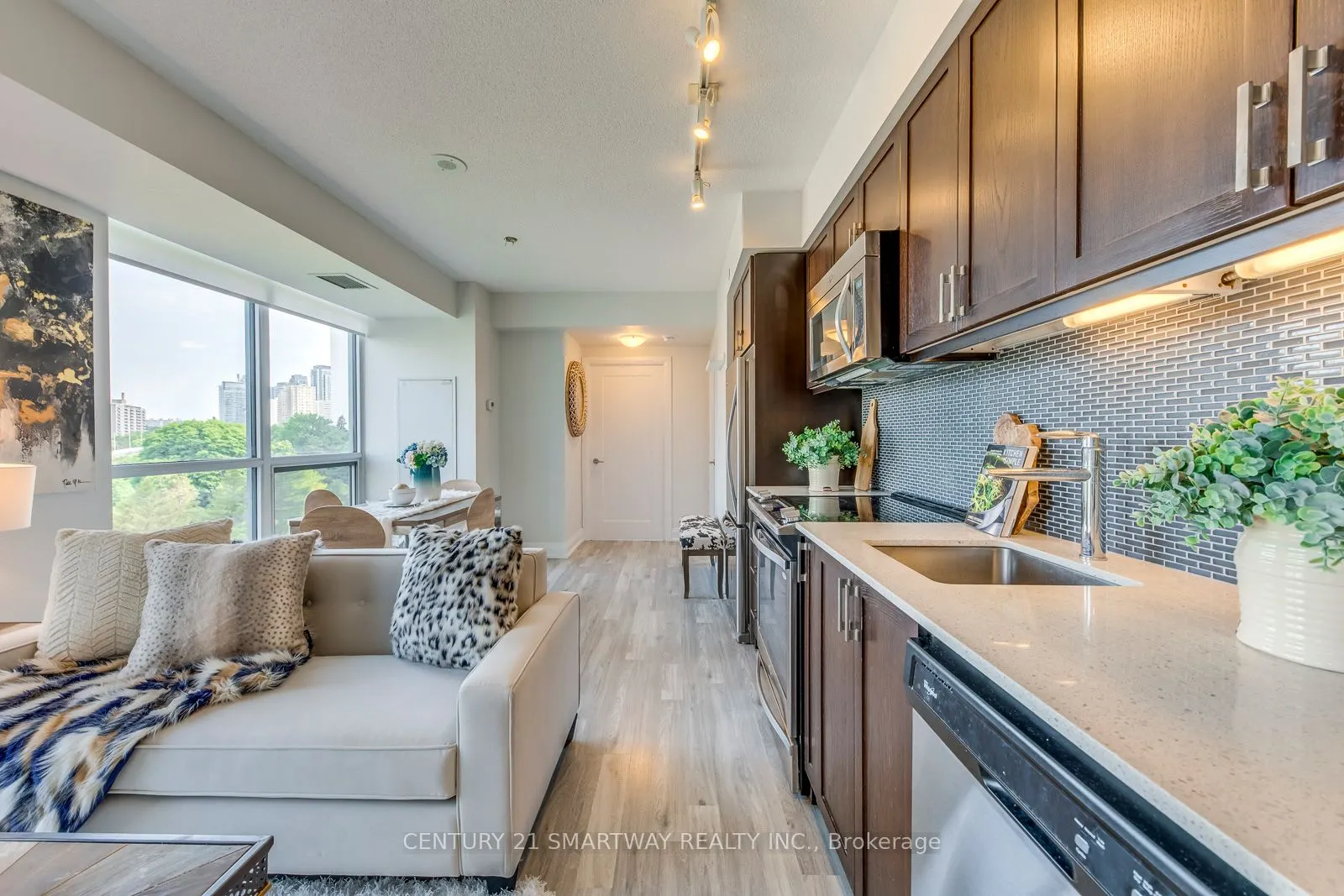 18 Graydon Hall Drive, #905