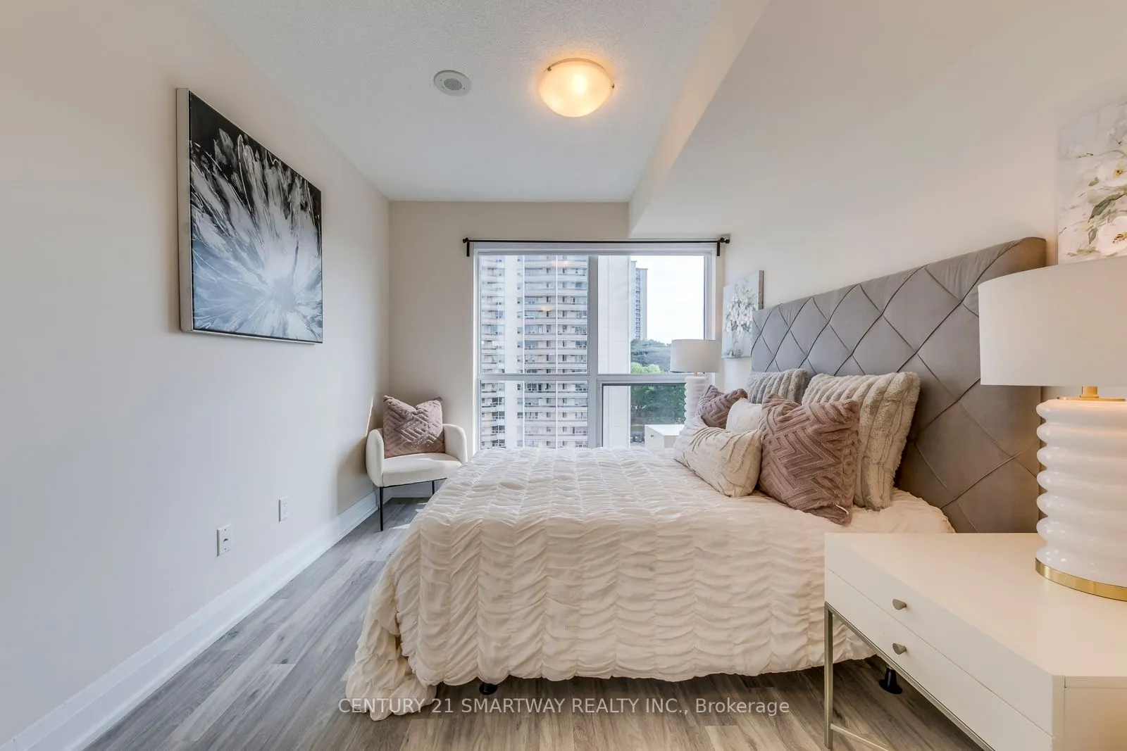 18 Graydon Hall Drive, #905