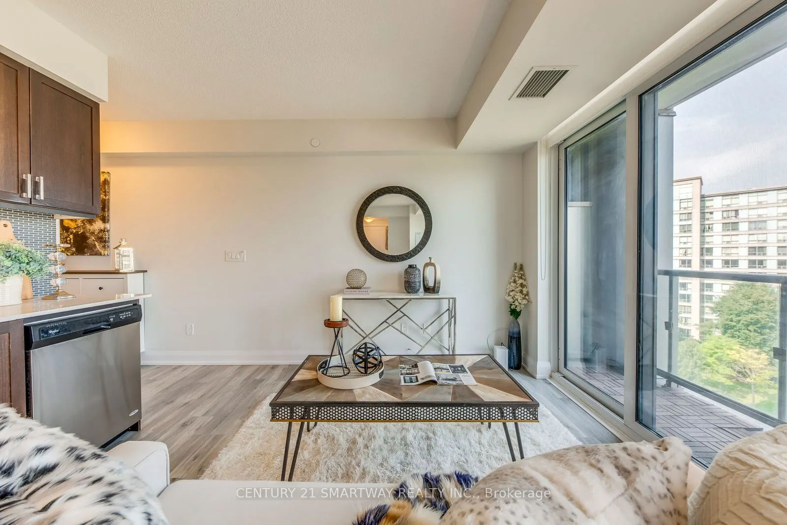 18 Graydon Hall Drive, #905
