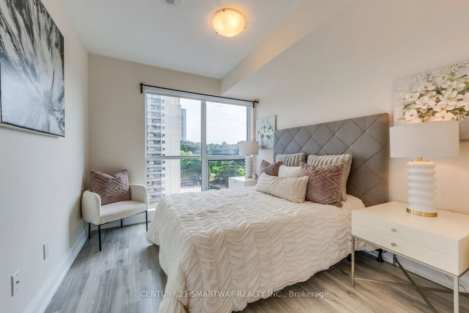 18 Graydon Hall Drive, #905
