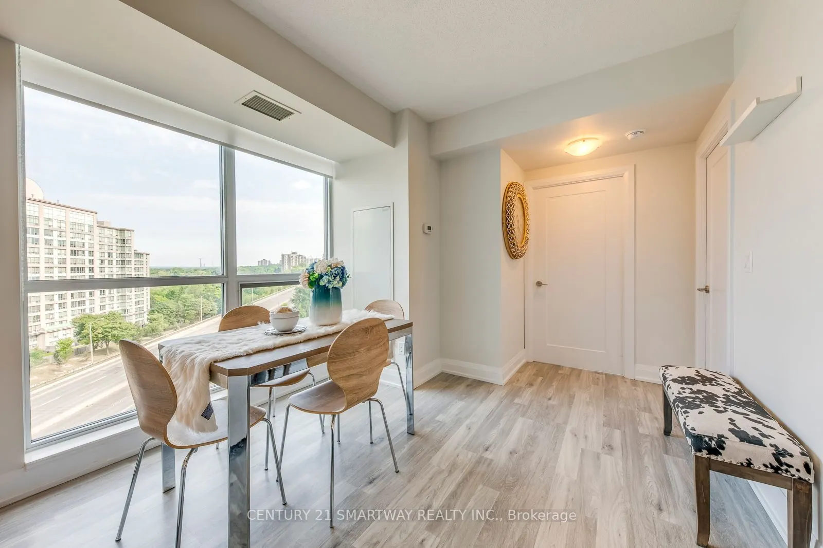 18 Graydon Hall Drive, #905