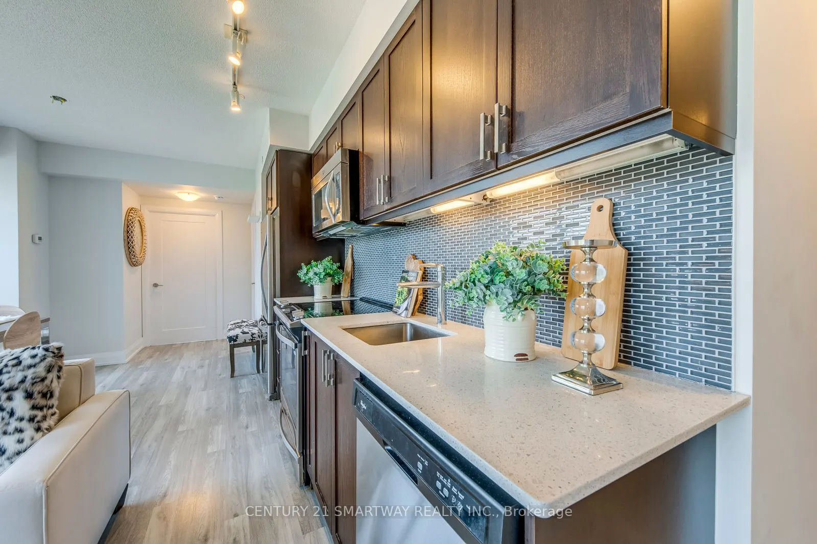 18 Graydon Hall Drive, #905