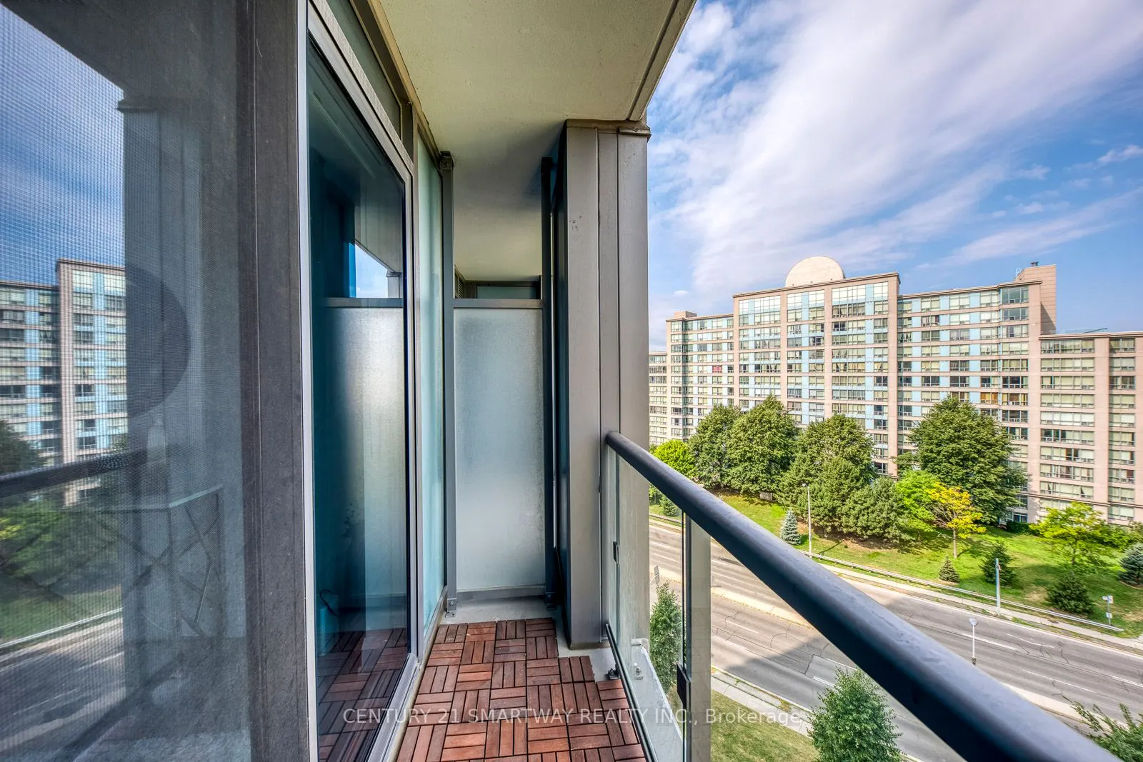 18 Graydon Hall Drive, #905