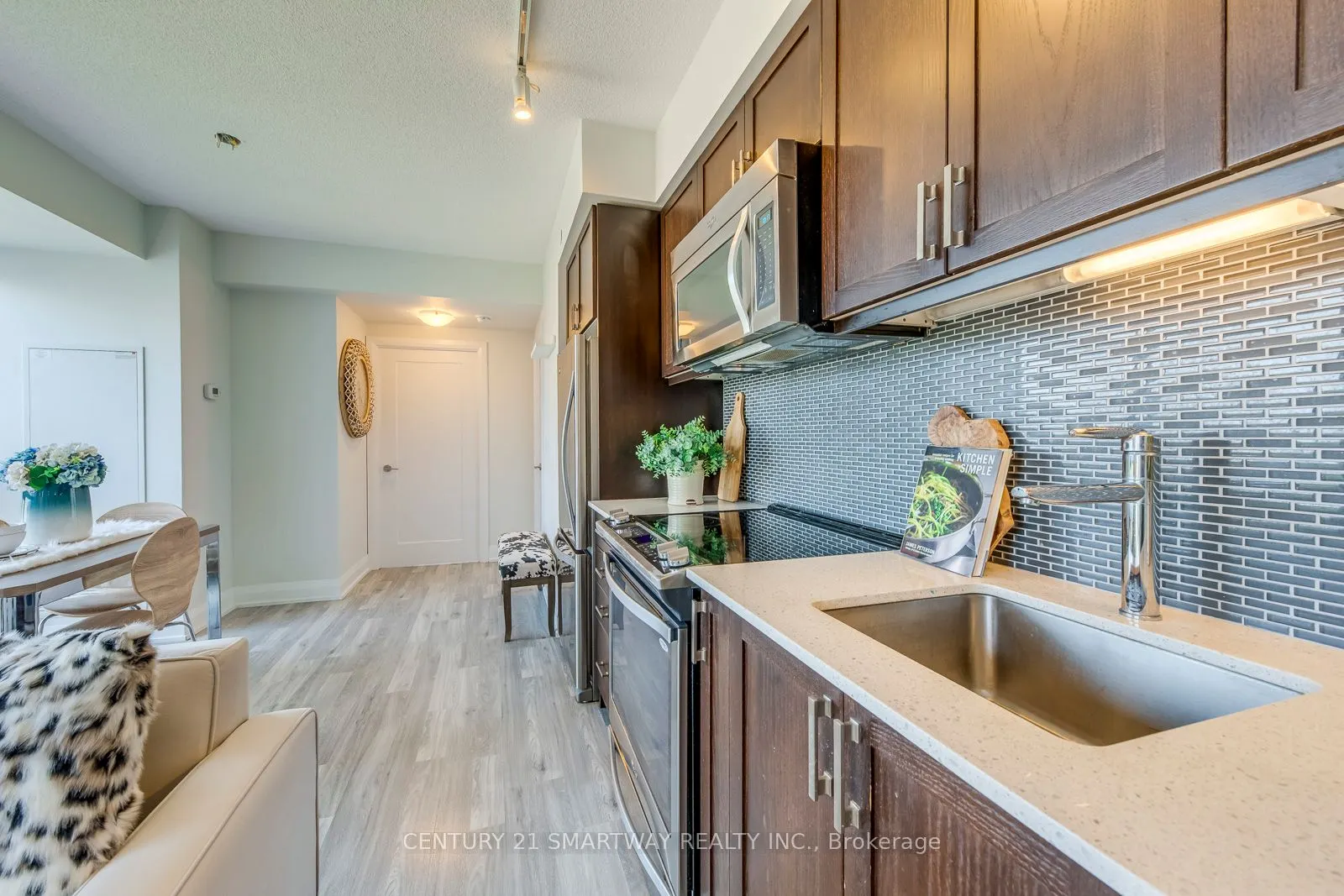 18 Graydon Hall Drive, #905