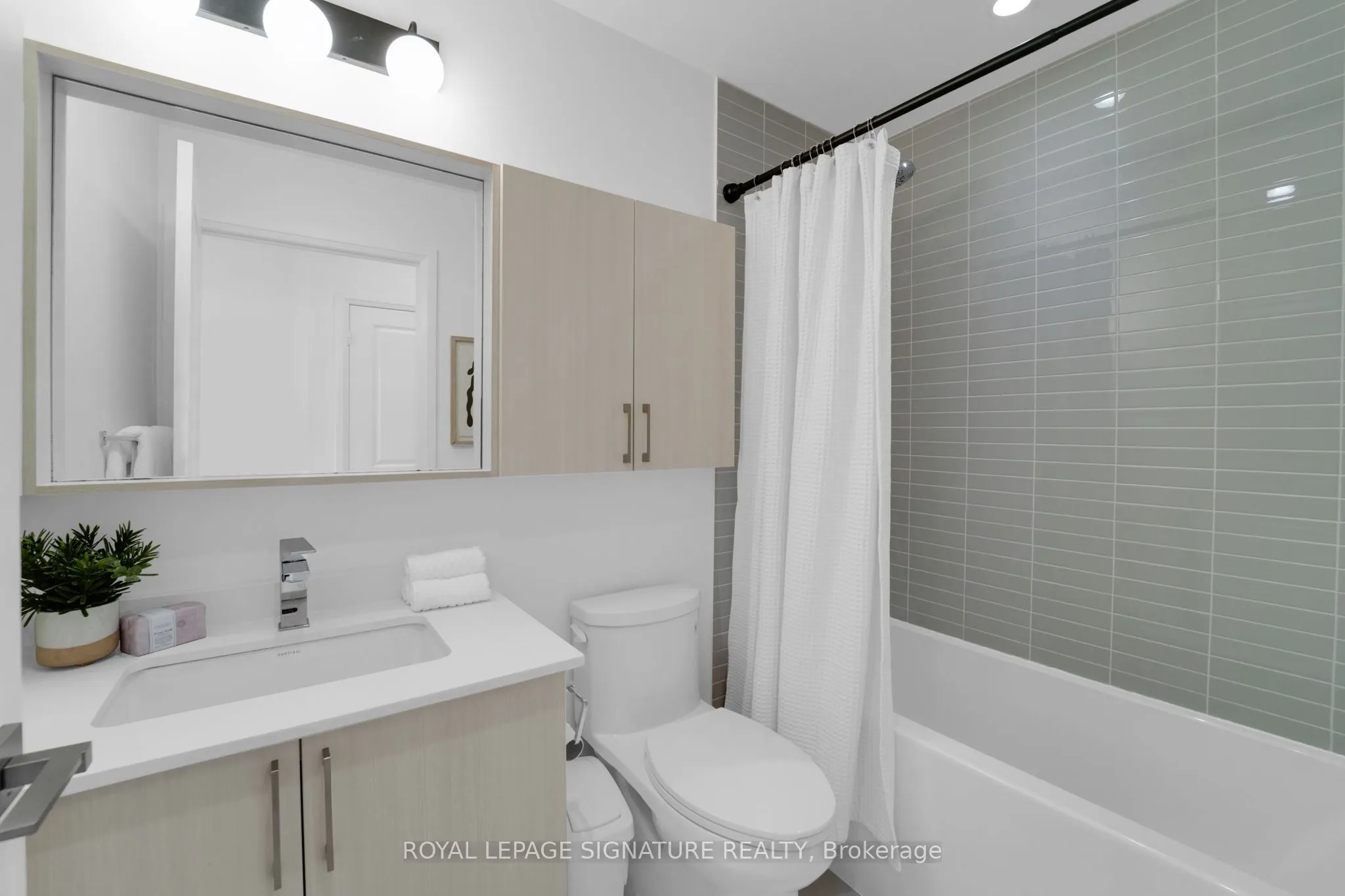 591 Sheppard Avenue E, #910