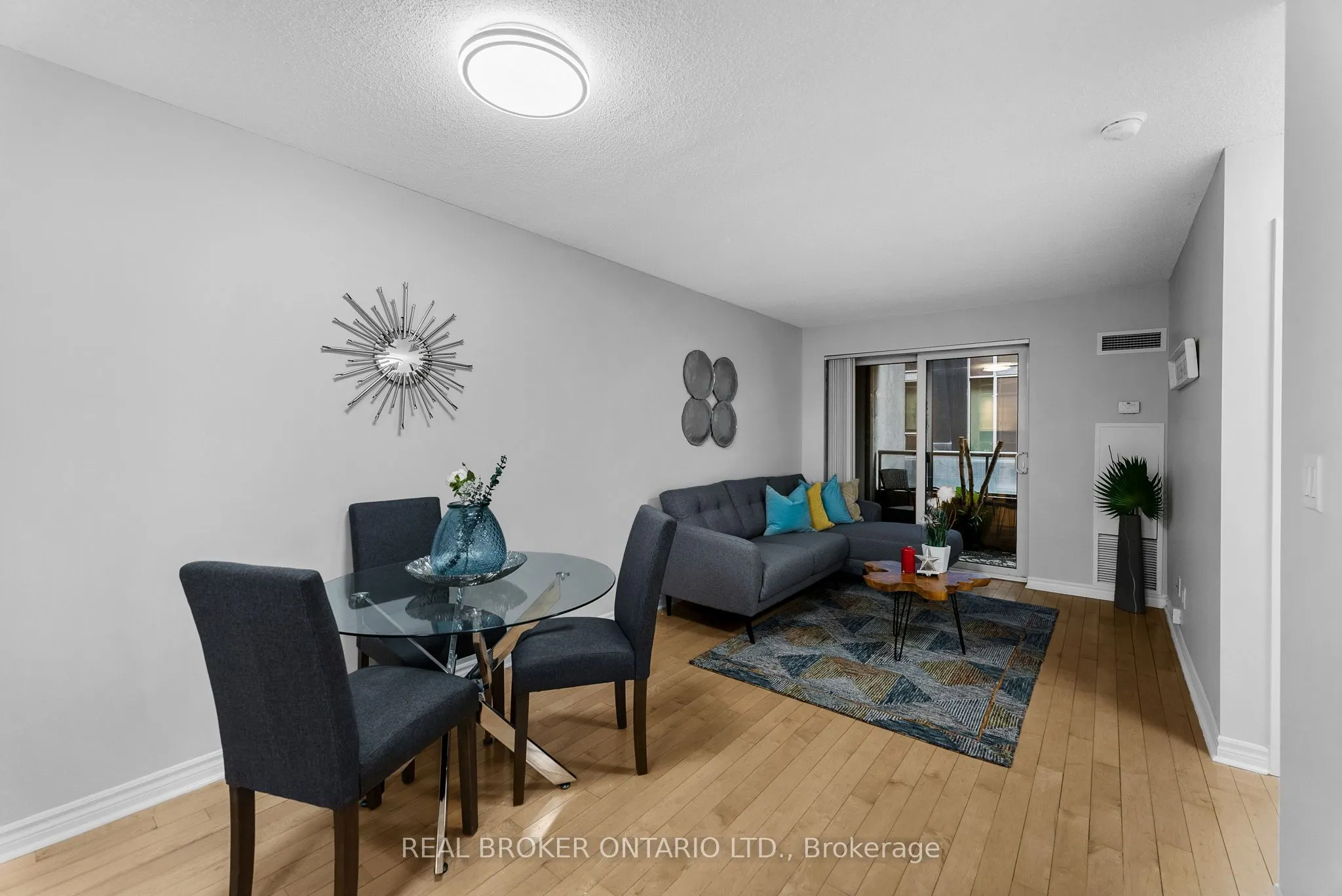 250 Wellington Street, #1227