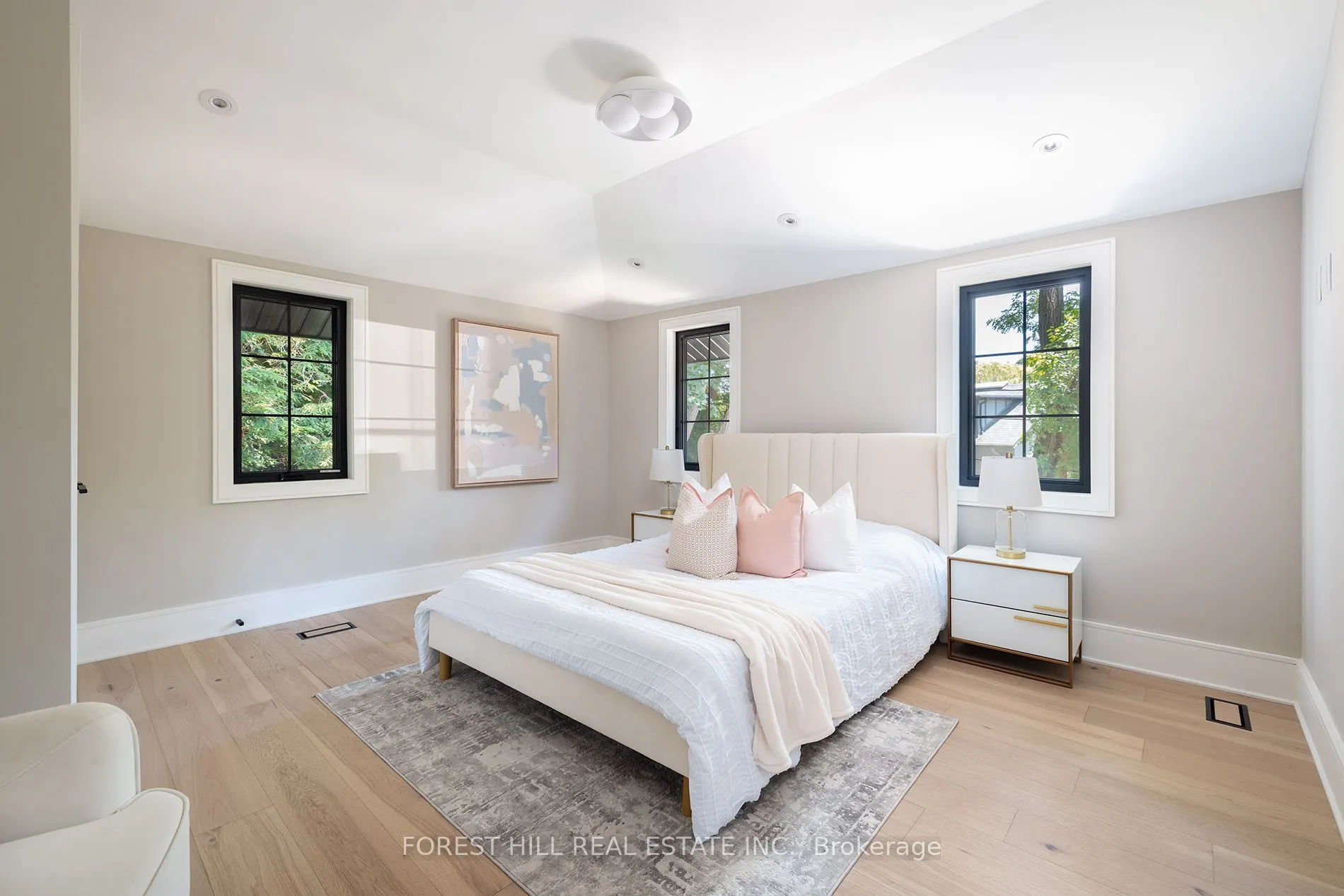 52 Roxborough Drive