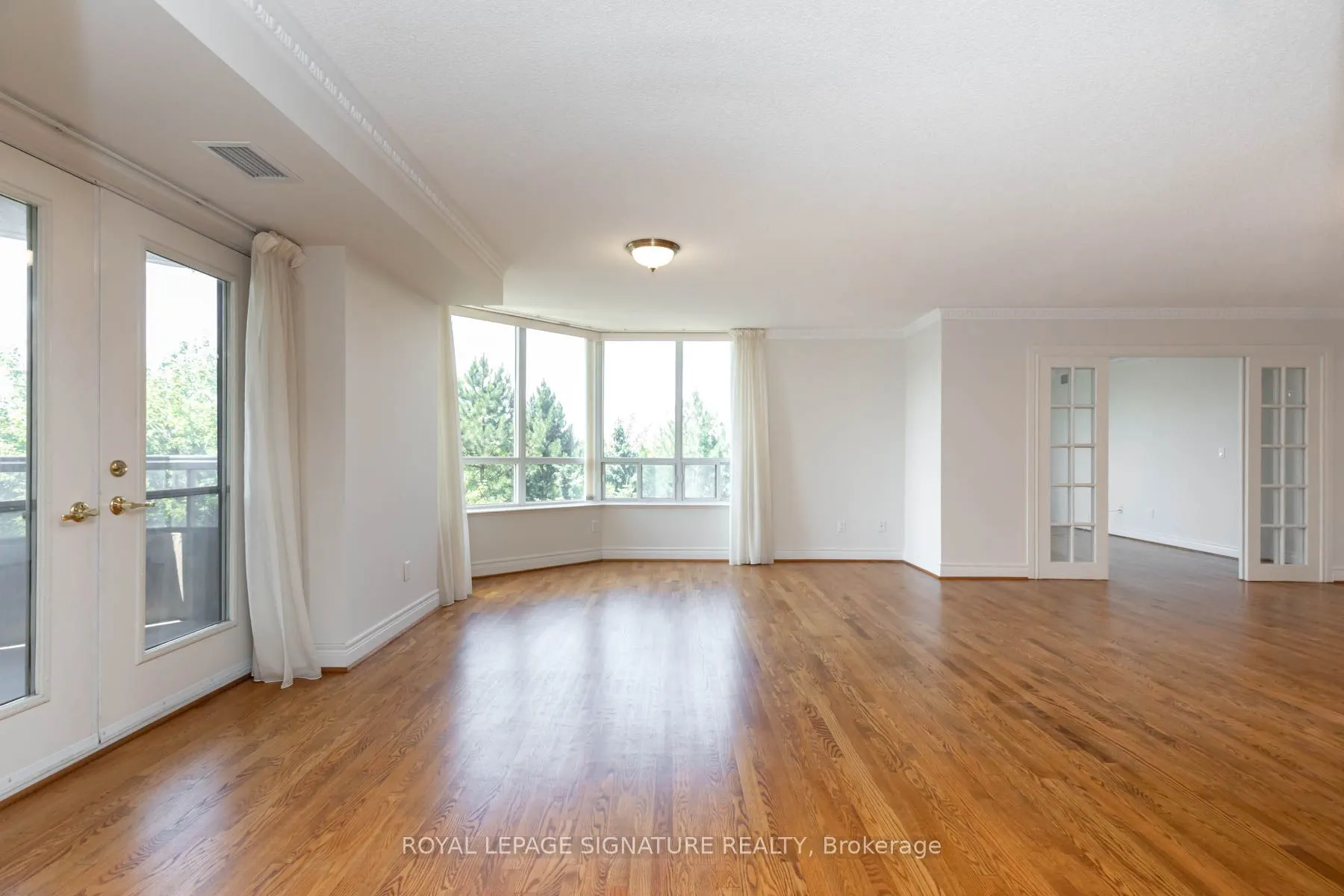 89 Skymark Drive, #608