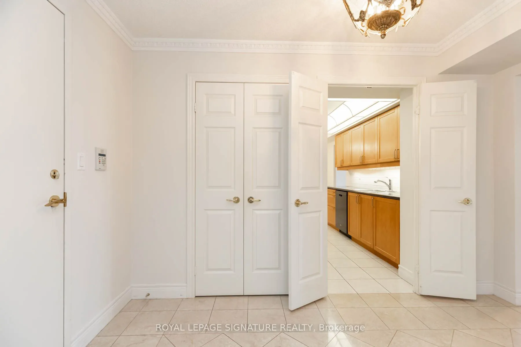 89 Skymark Drive, #608