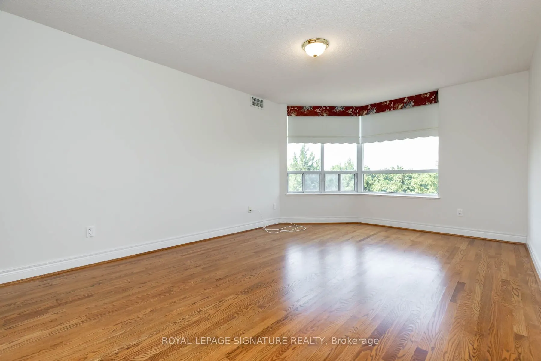 89 Skymark Drive, #608