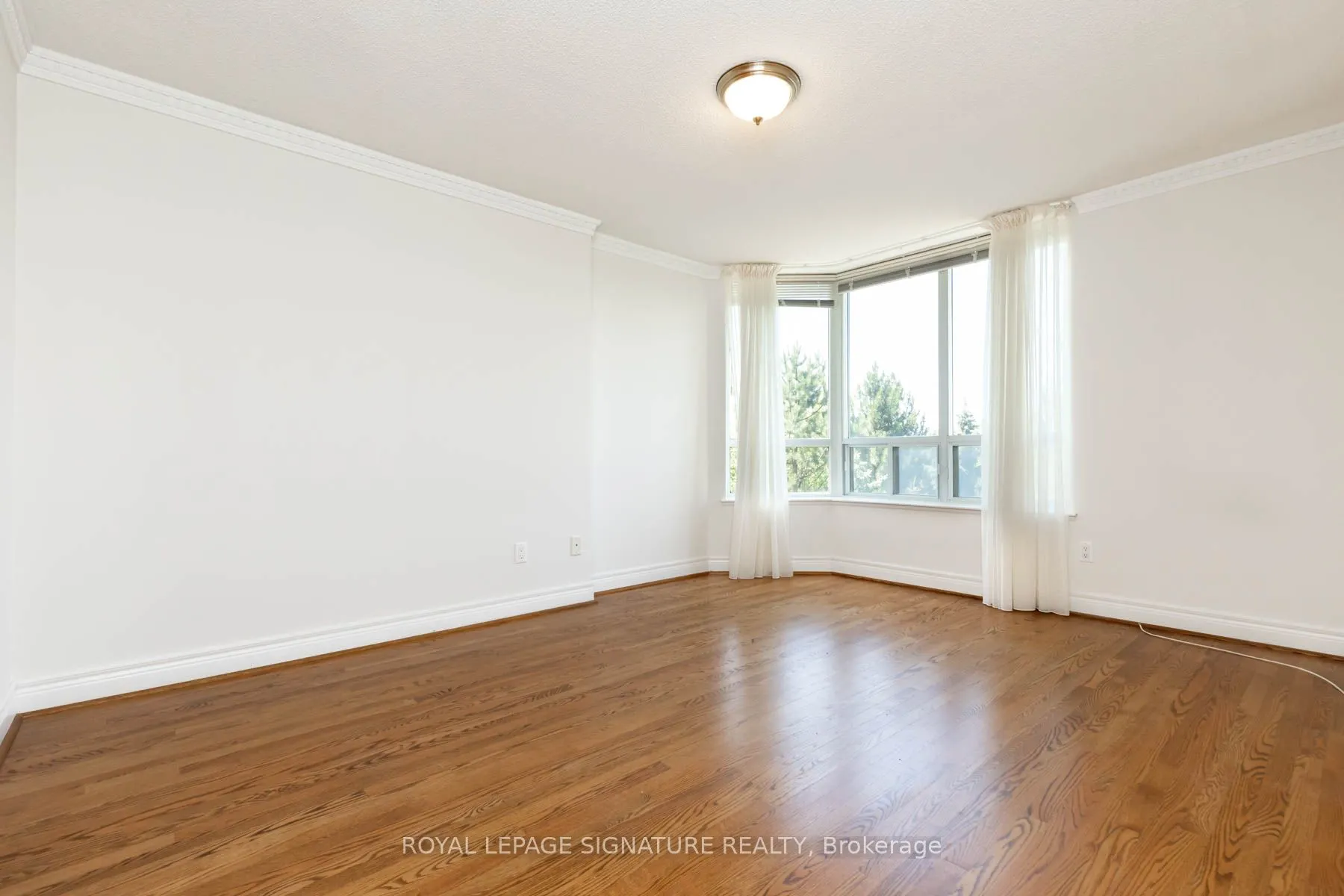 89 Skymark Drive, #608