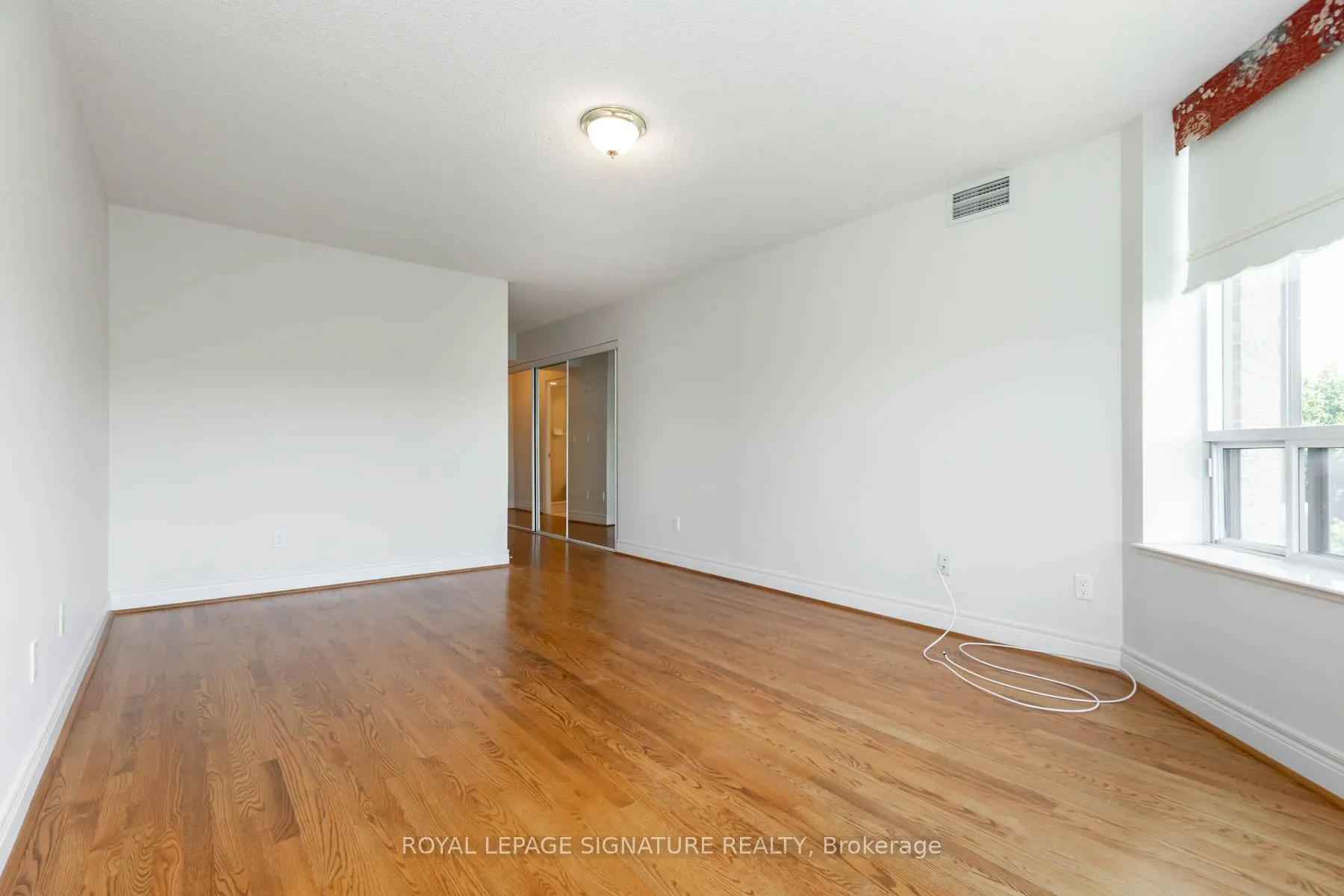 89 Skymark Drive, #608