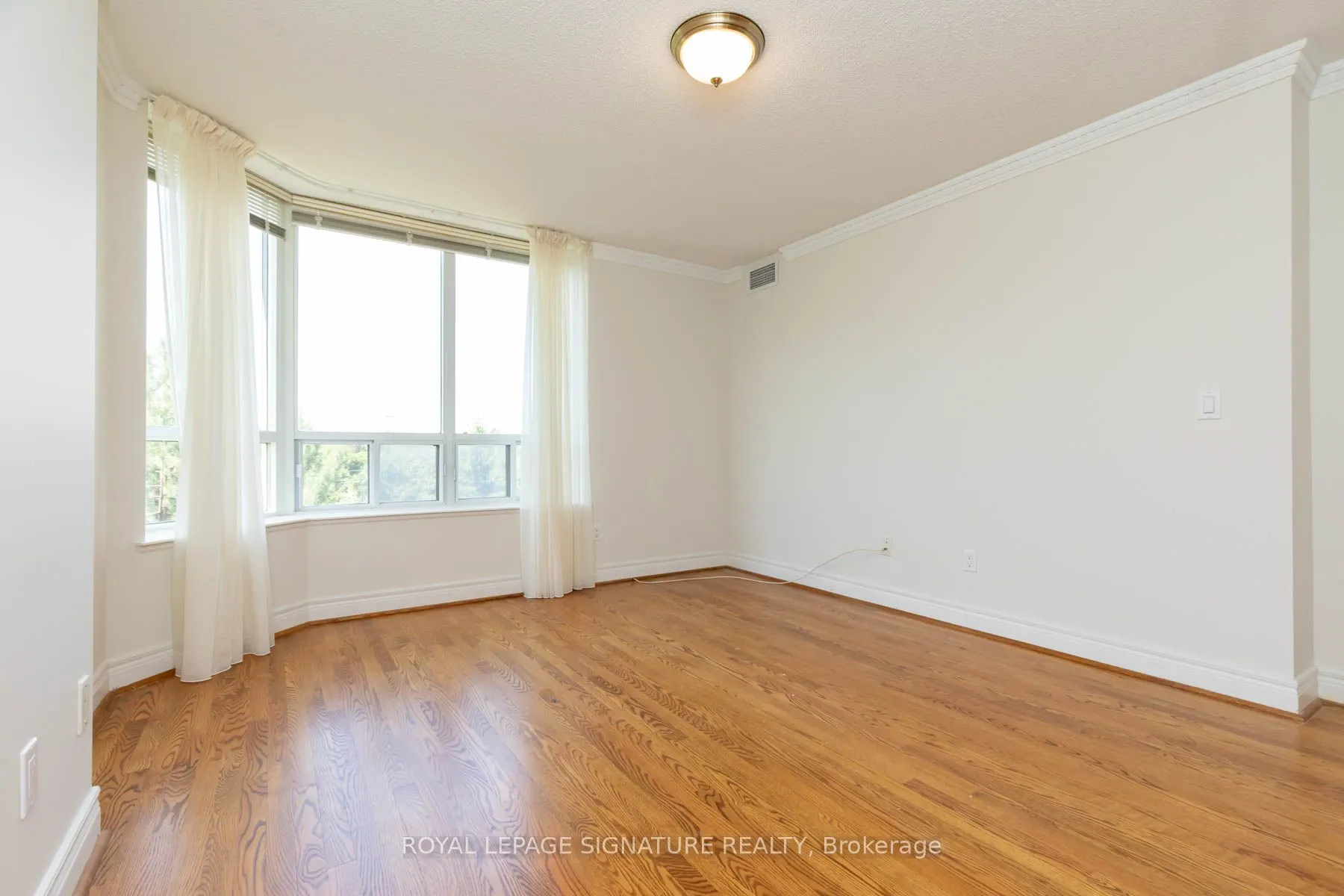 89 Skymark Drive, #608