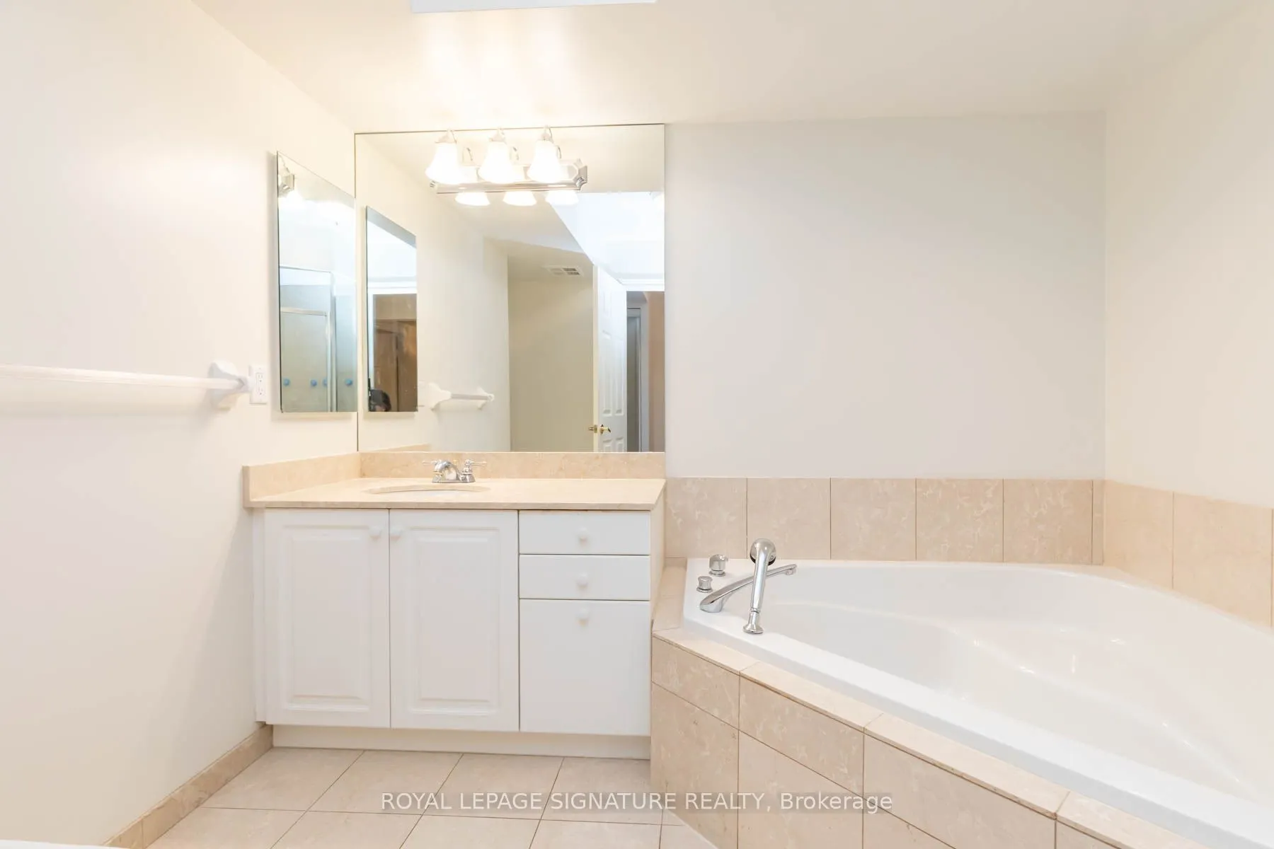 89 Skymark Drive, #608