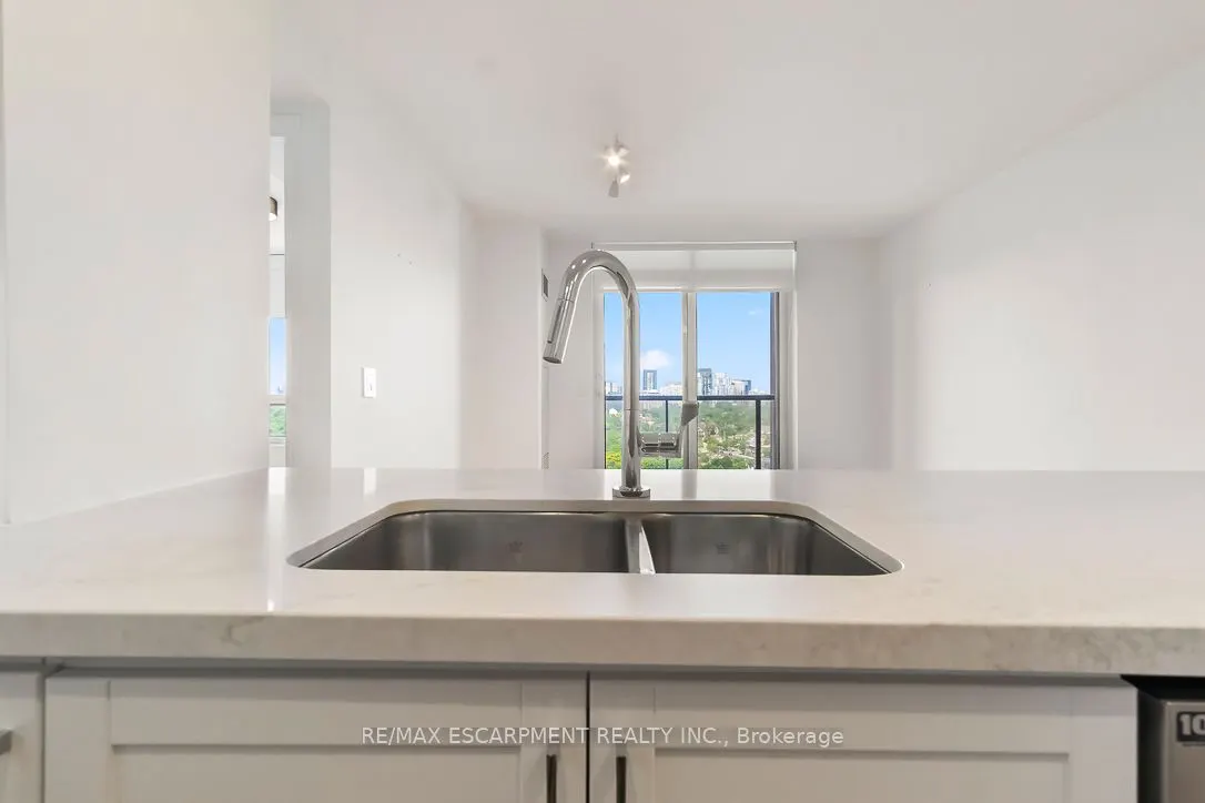 18 Kenaston Garden, #1701