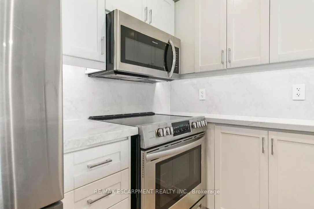 18 Kenaston Garden, #1701