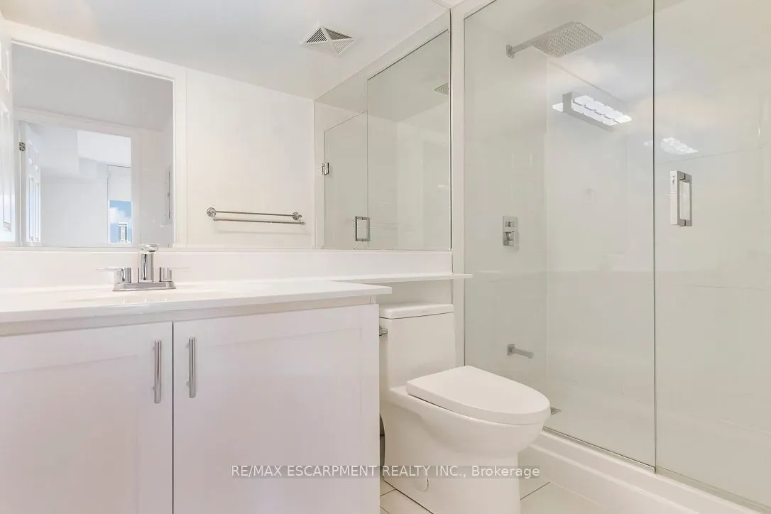 18 Kenaston Garden, #1701
