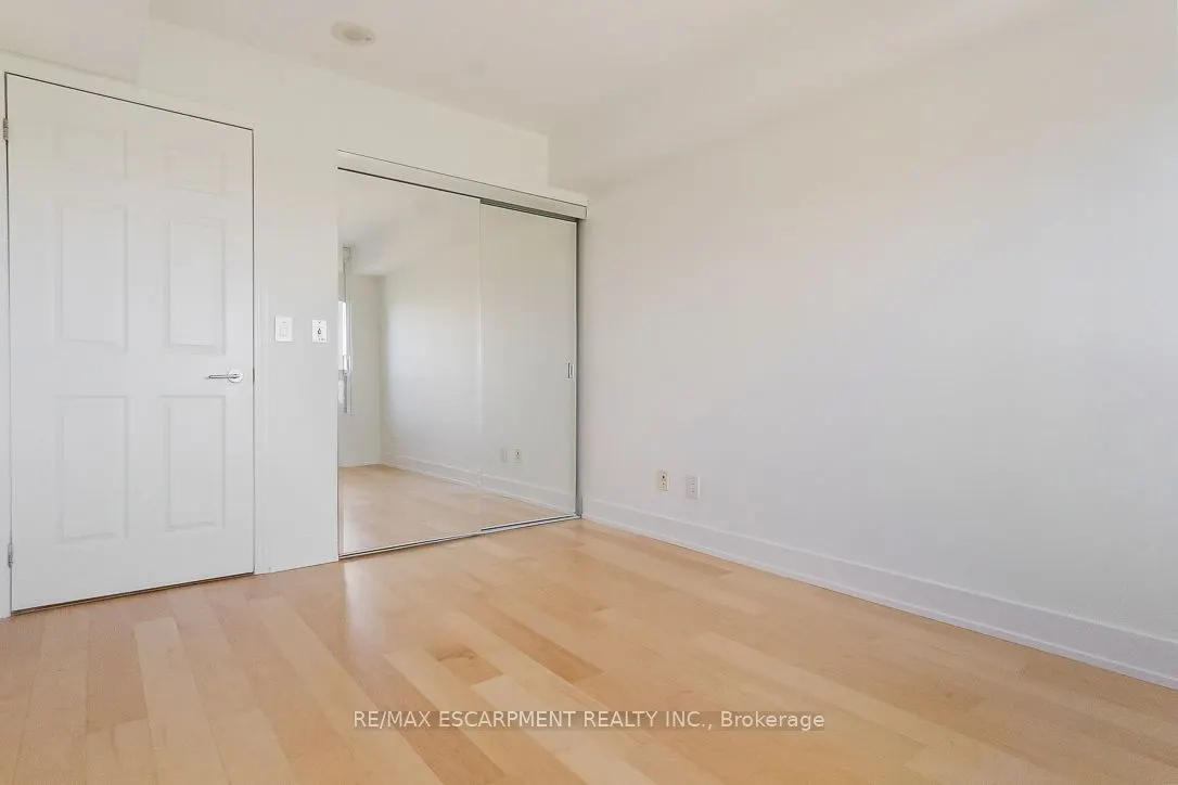 18 Kenaston Garden, #1701
