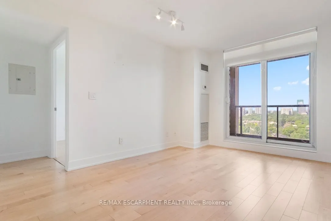 18 Kenaston Garden, #1701