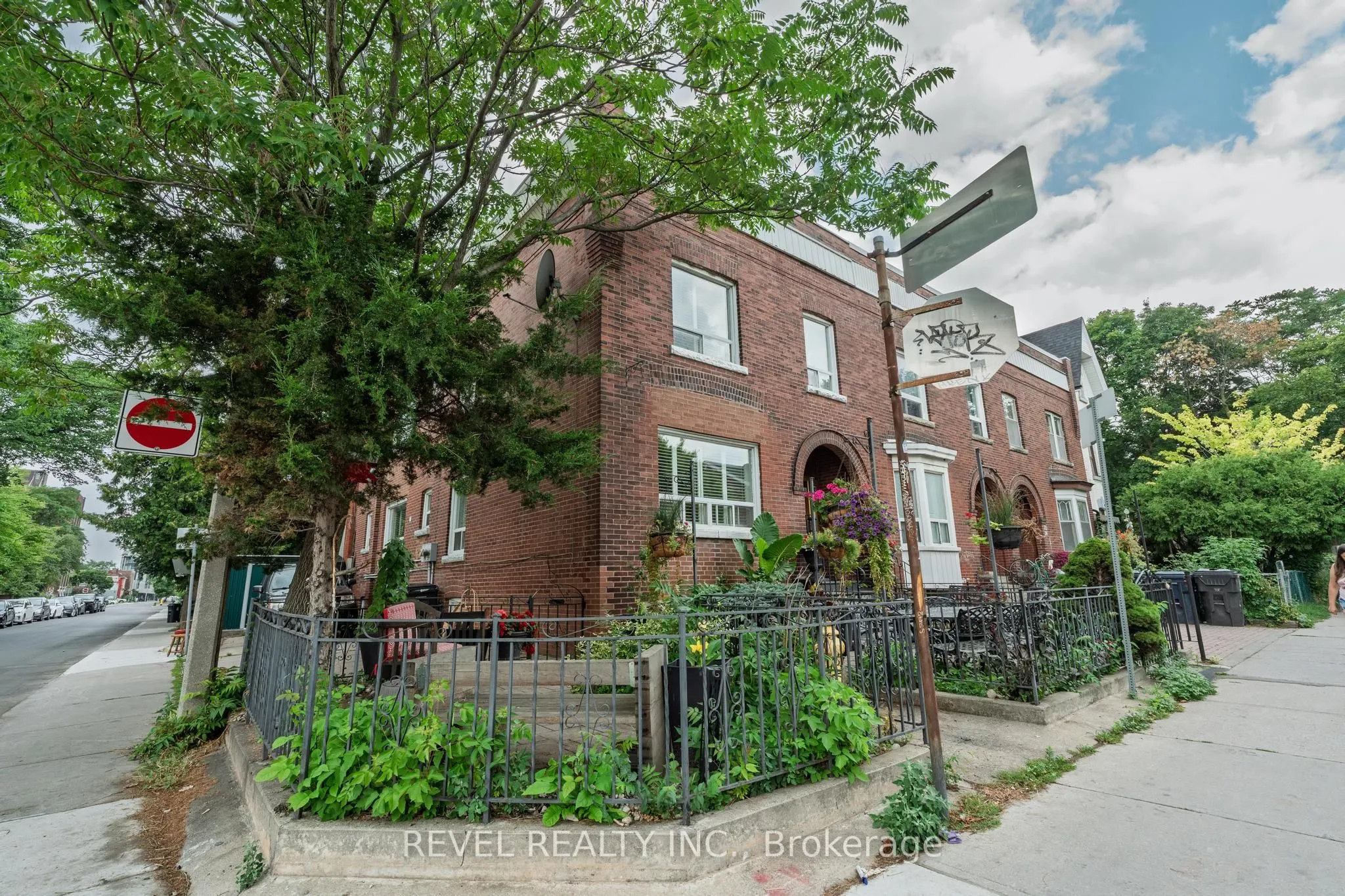 16A Denison Avenue, #BSMT