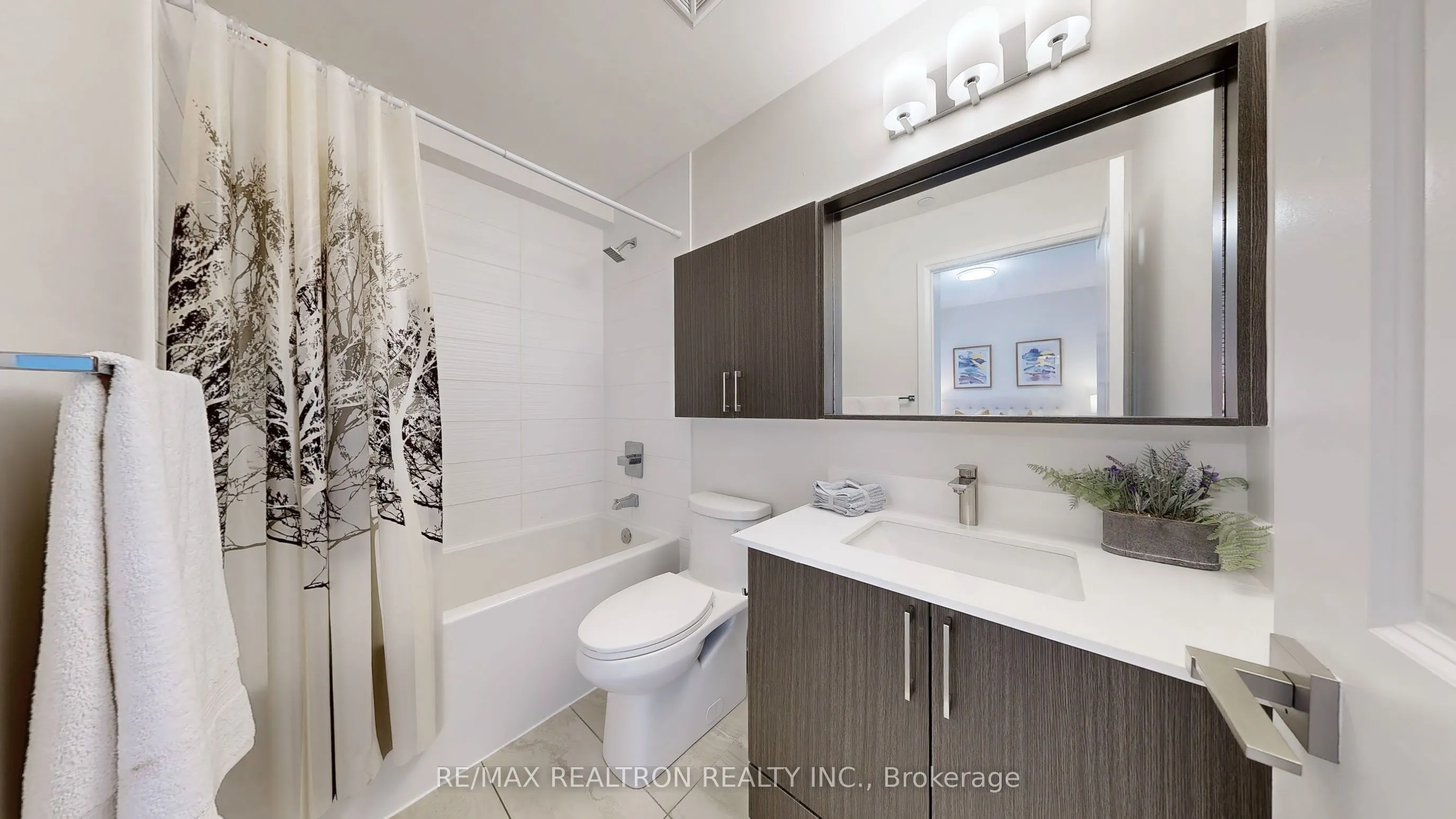591 Sheppard Avenue E, #923