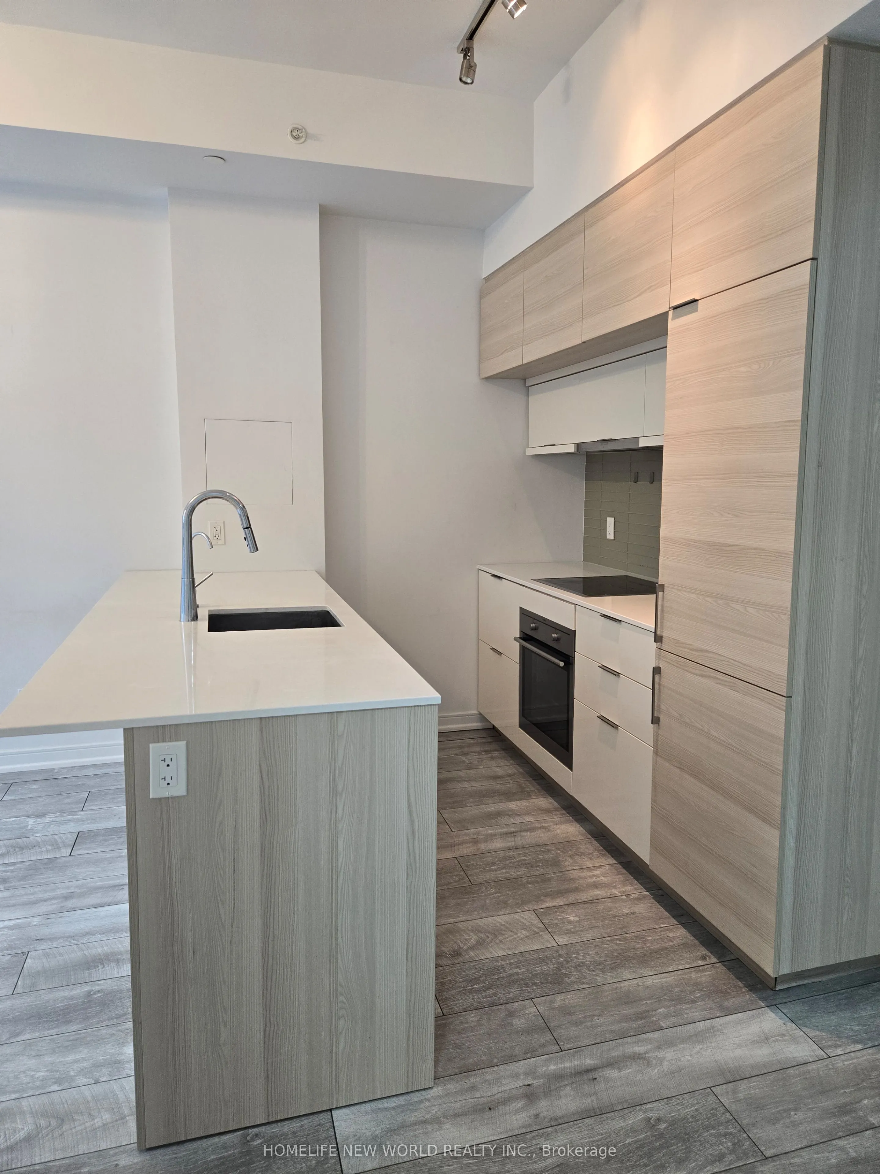 88 Scott Street, #713