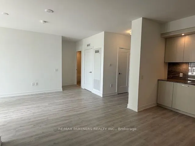 30 Inn On The Park Drive, #421