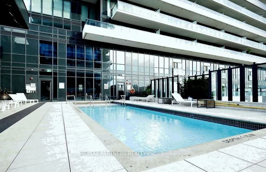 30 Inn On The Park Drive, #421