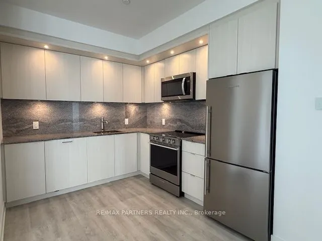 30 Inn On The Park Drive, #421