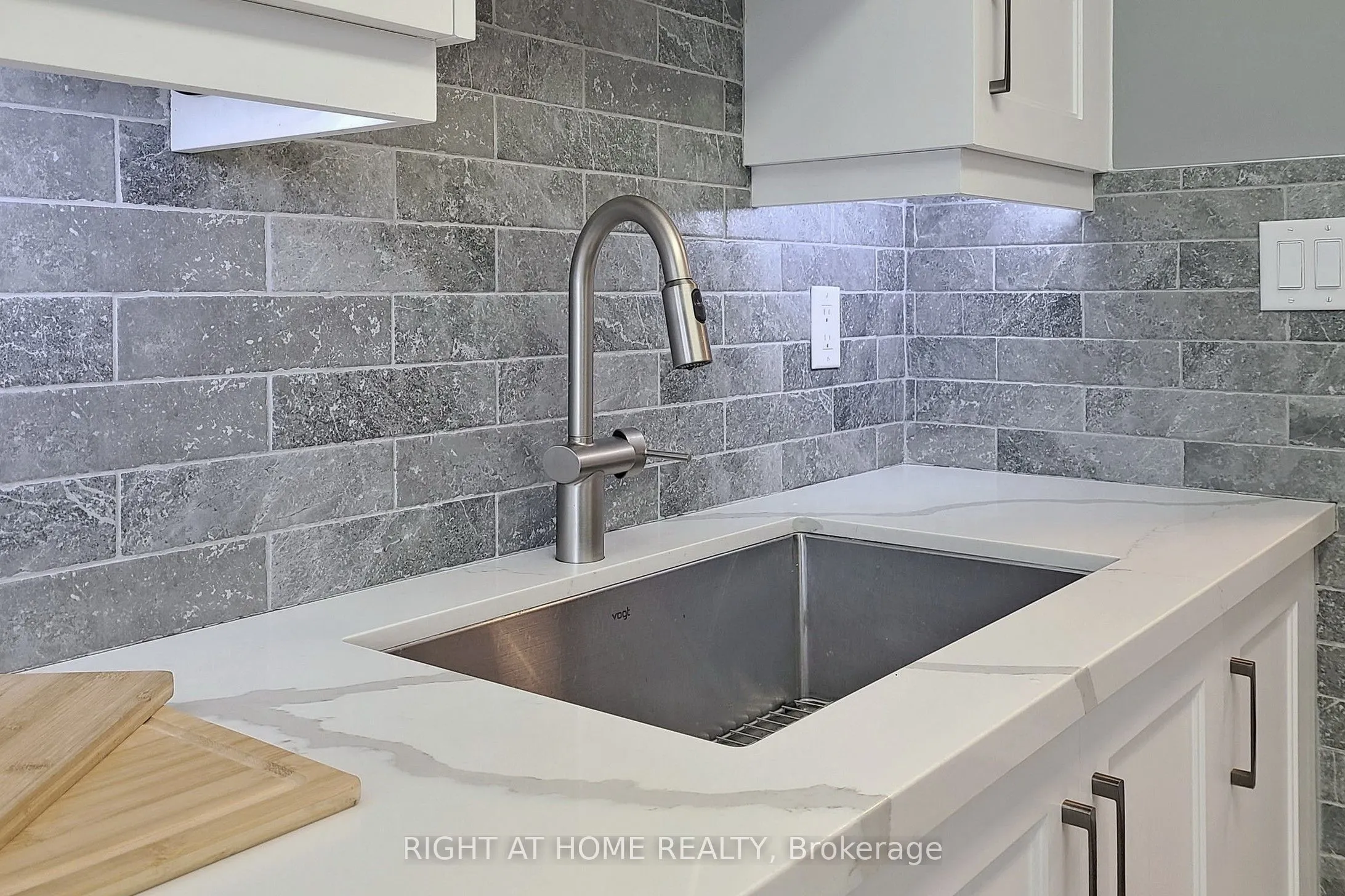 3 Rean Drive, #2201