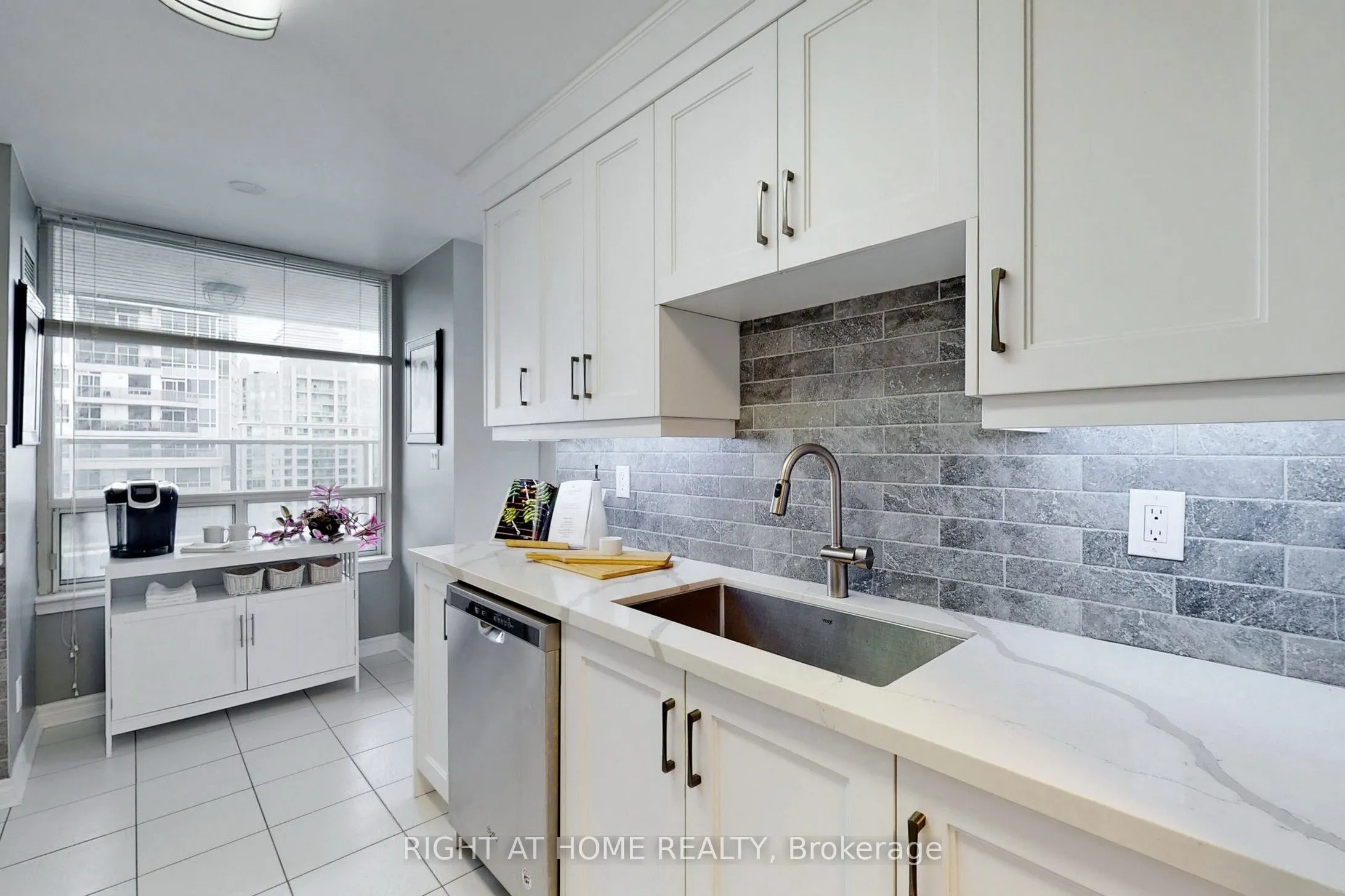 3 Rean Drive, #2201