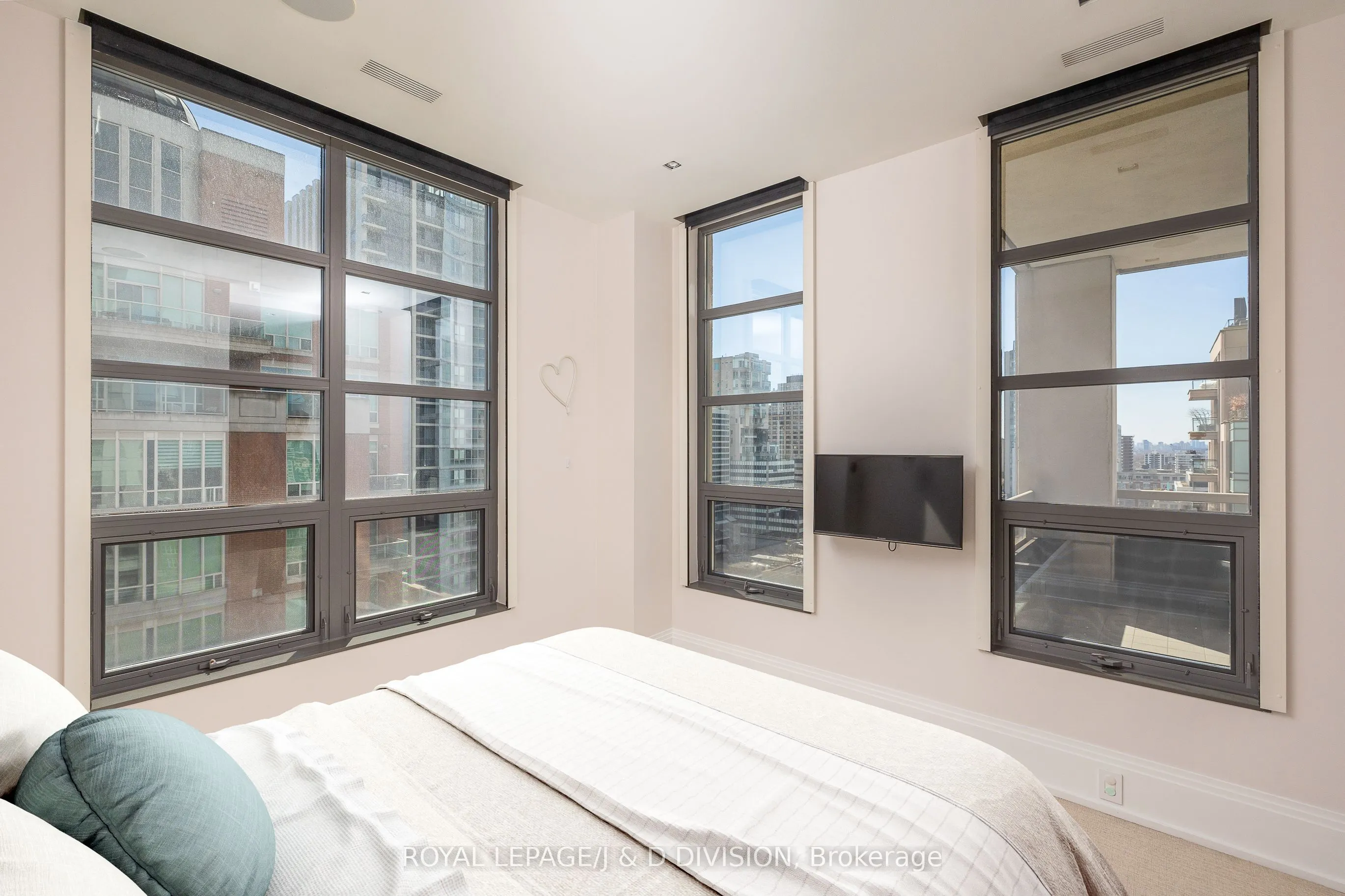 68 Yorkville Avenue, #1601