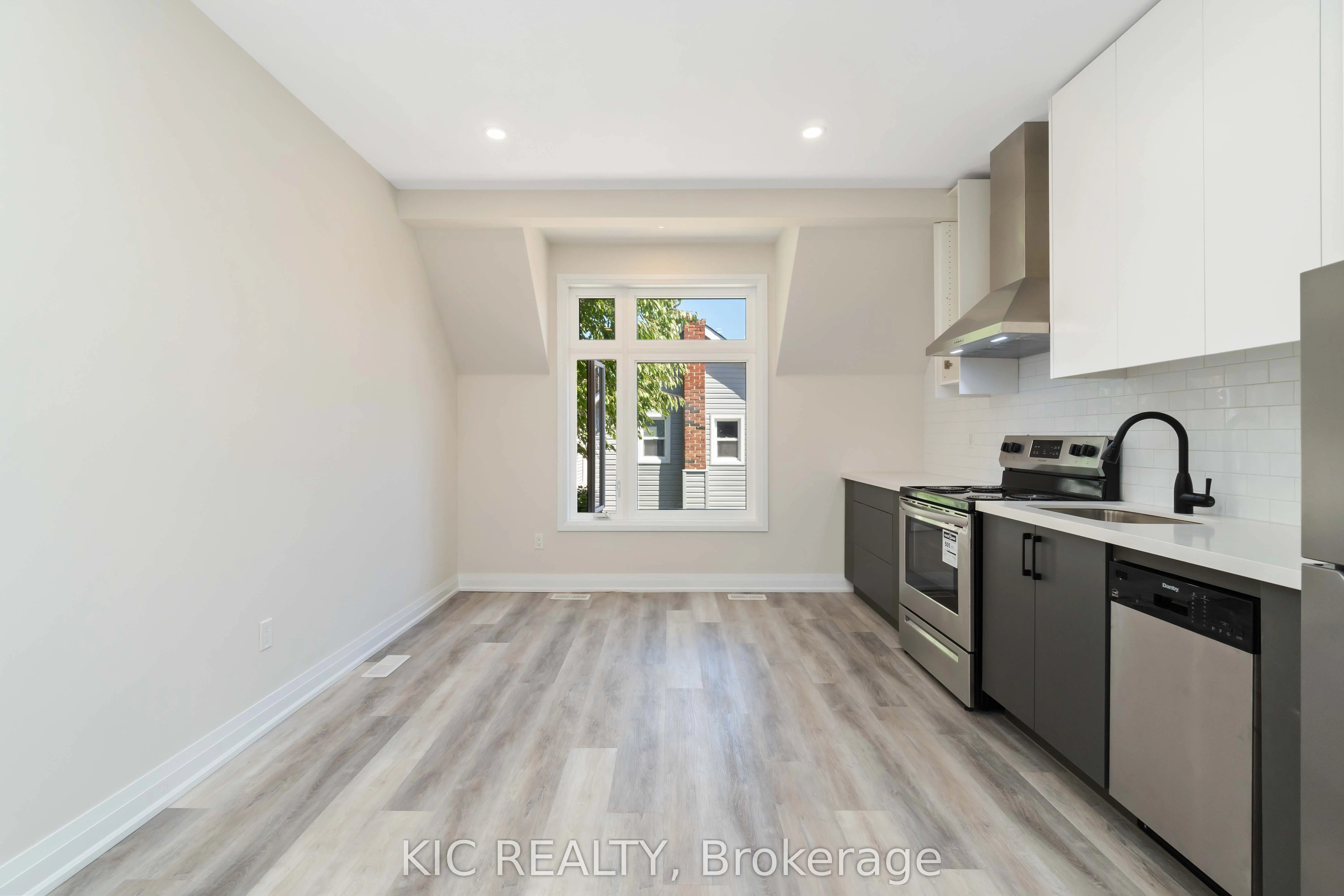 18 Somerset Avenue